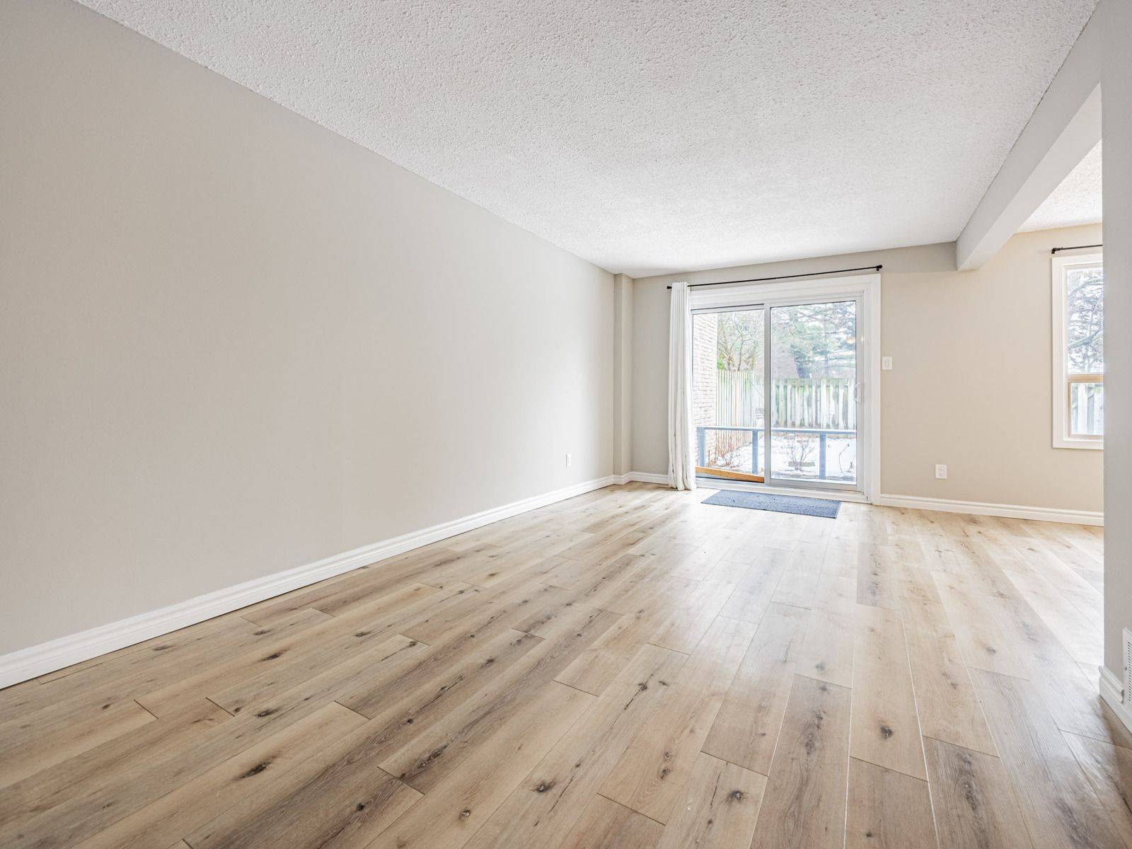 Oakville, ON L6H 1N1,394 Eaton PL