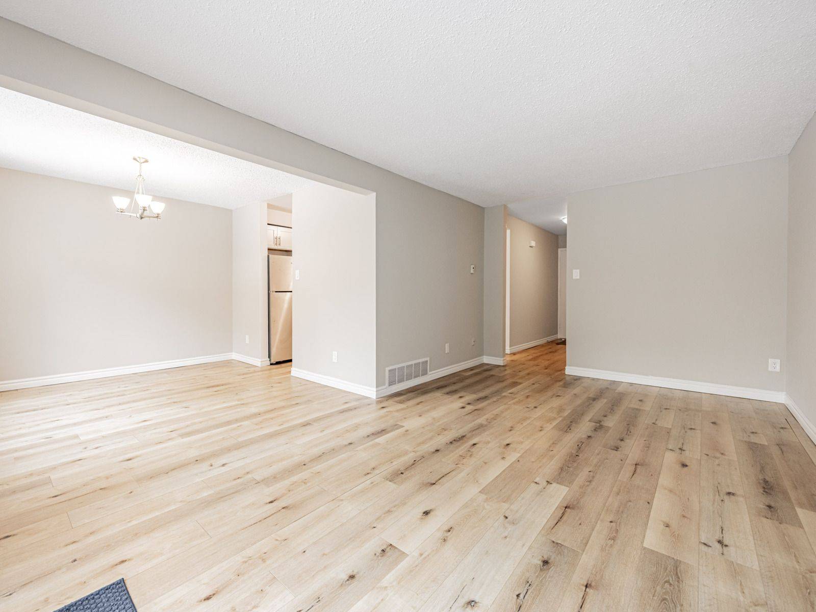 Oakville, ON L6H 1N1,394 Eaton PL