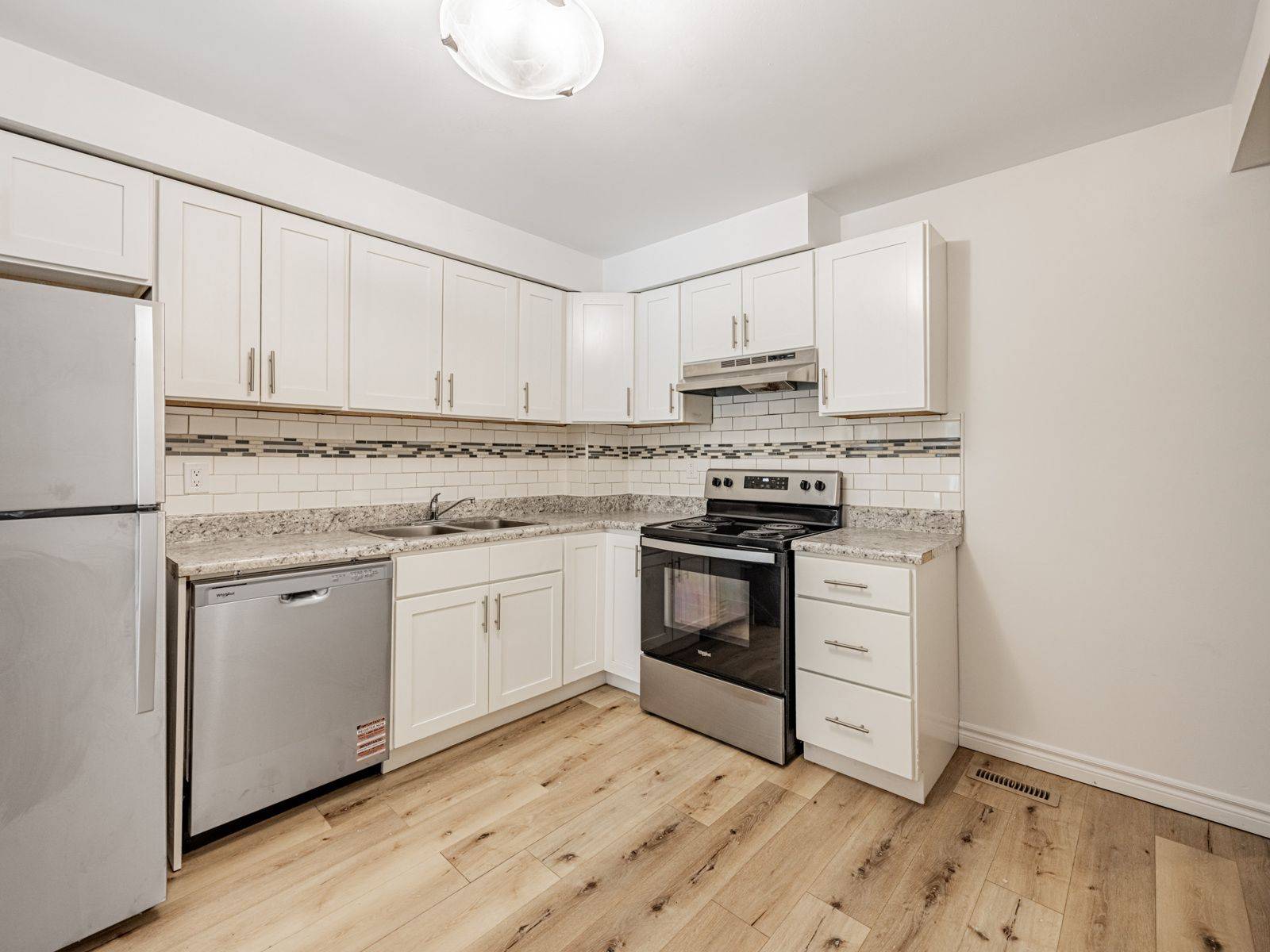 Oakville, ON L6H 1N1,394 Eaton PL