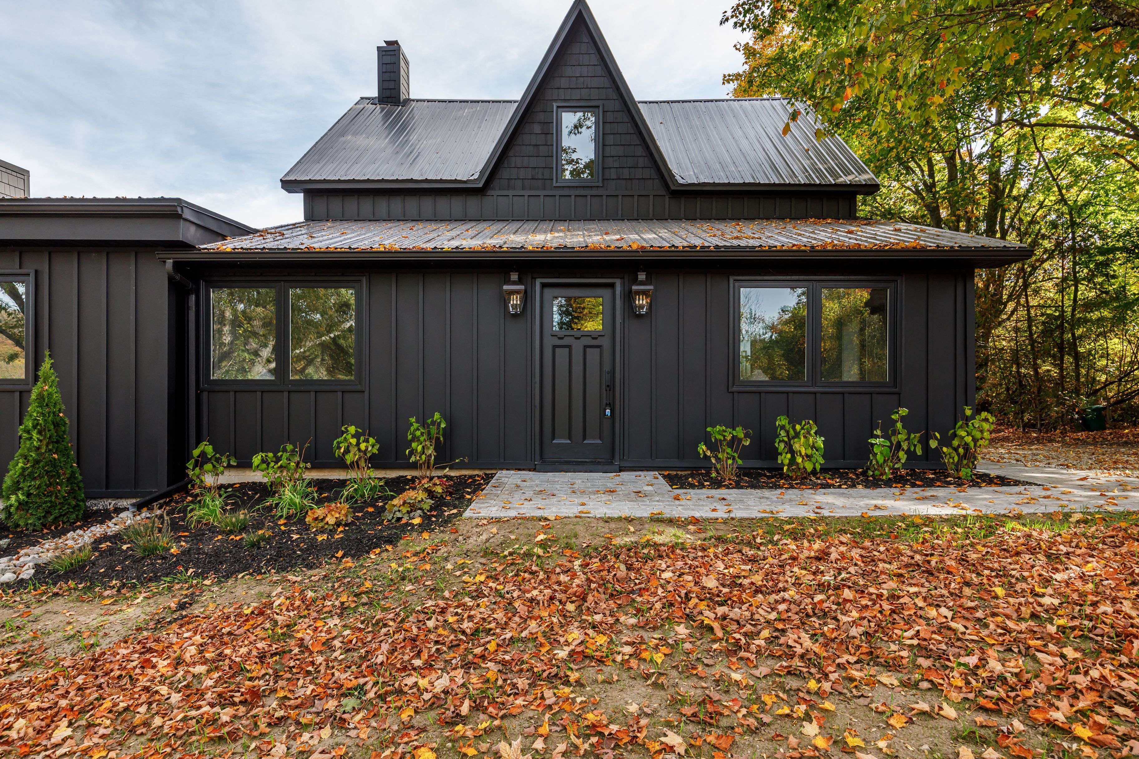 Blue Mountains, ON L0M 1P0,635019 Pretty River RD