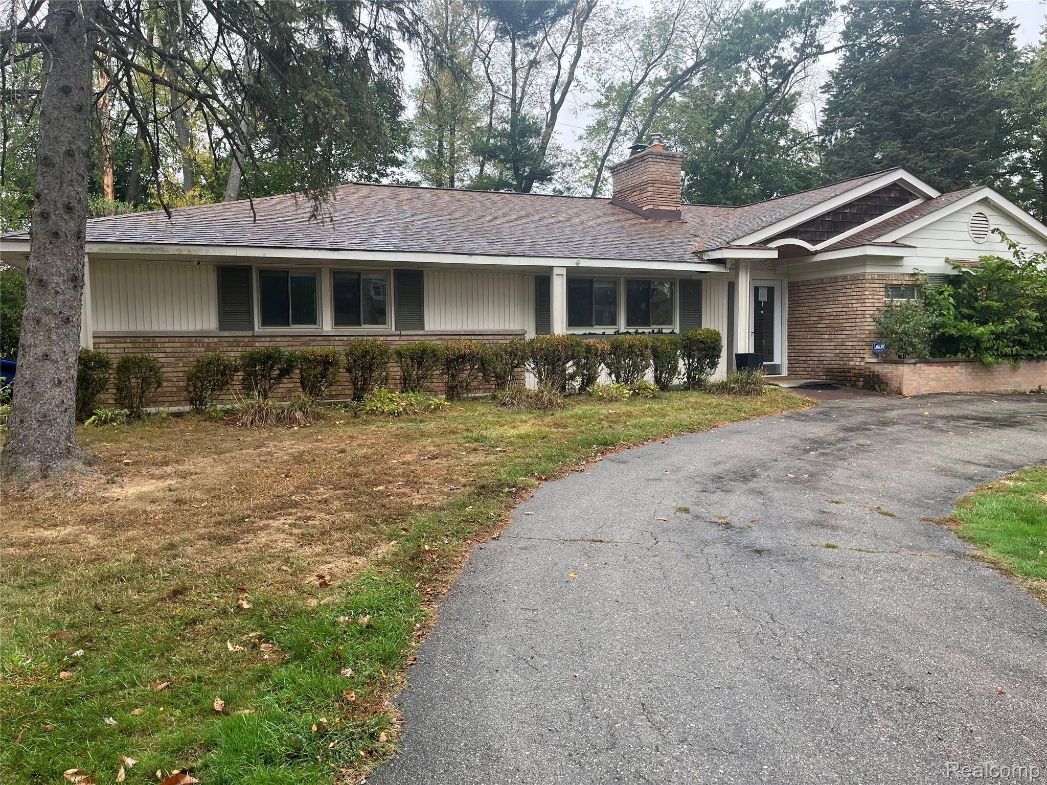 Bloomfield, MI 48302,240 Applewood LN