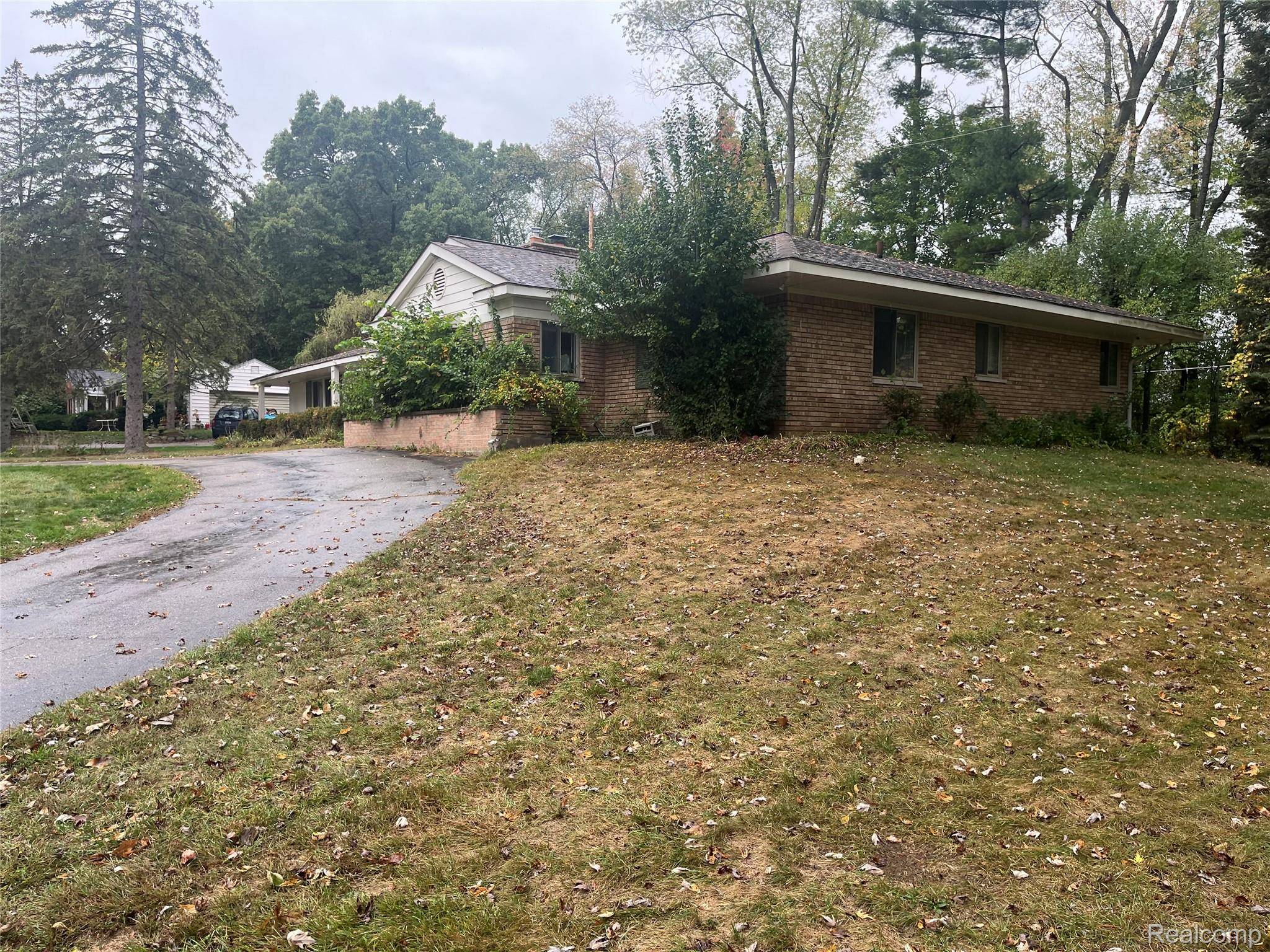 Bloomfield, MI 48302,240 Applewood LN