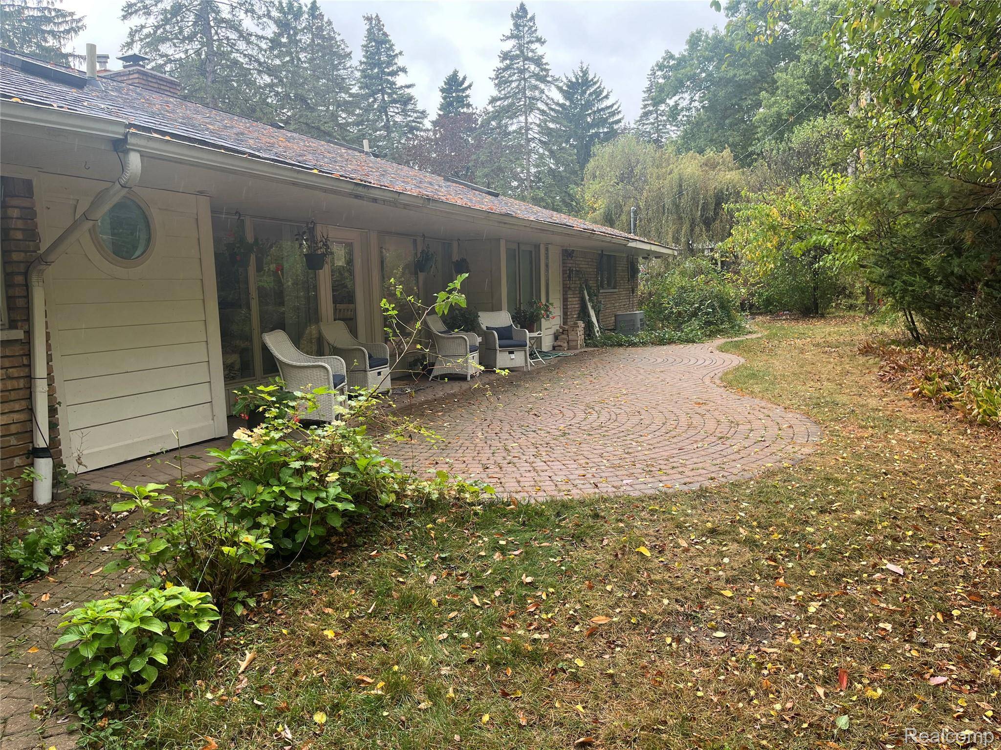 Bloomfield, MI 48302,240 Applewood LN