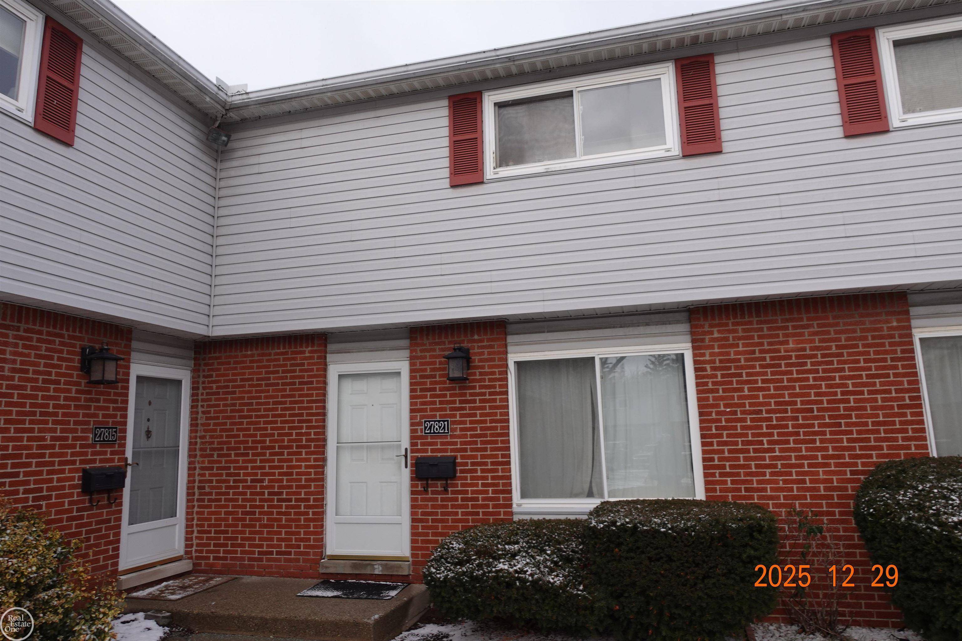 Roseville, MI 48066,27821 EASTWICK SQUARE DR