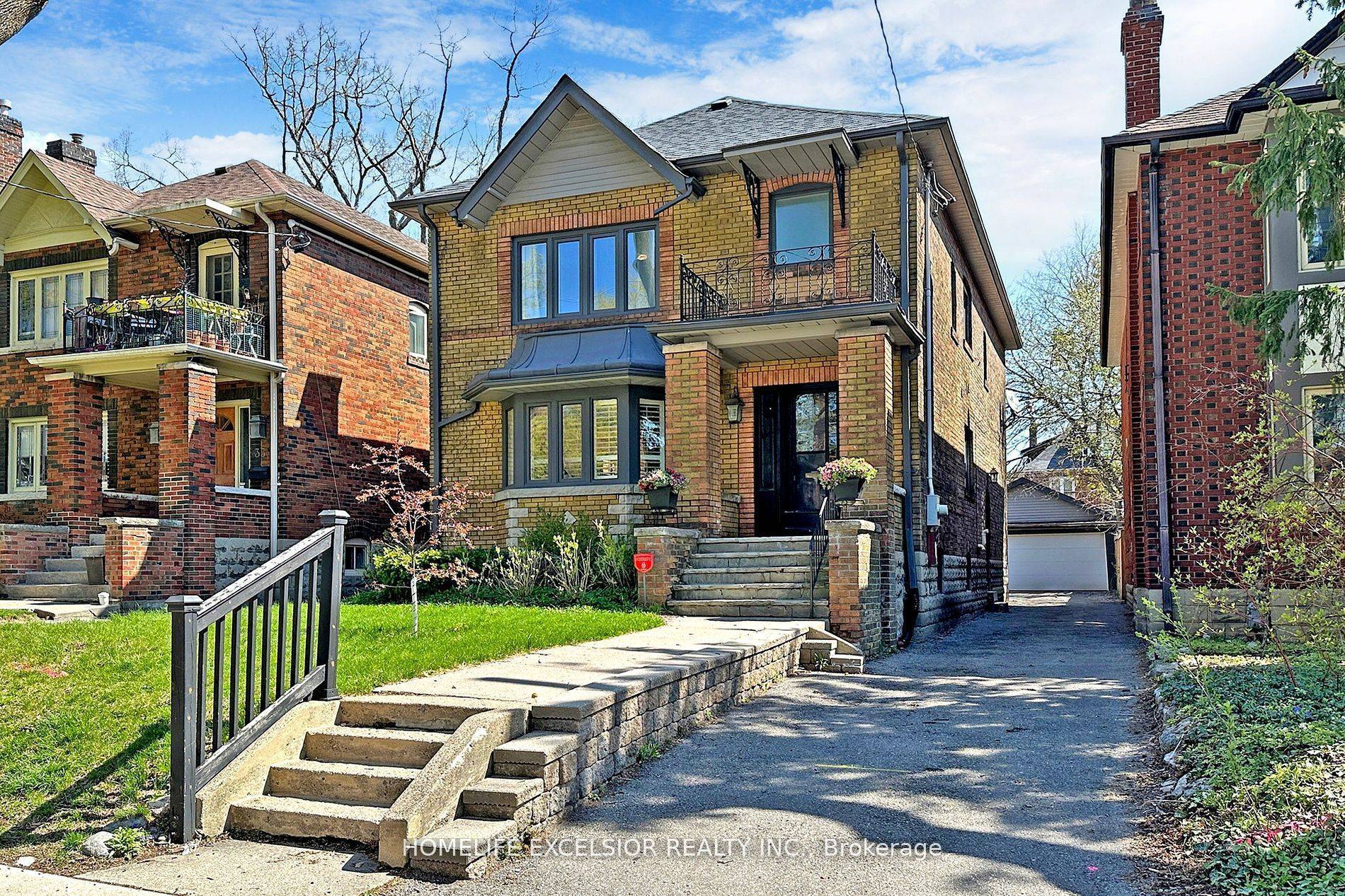 Toronto C03, ON M5P 2L1,33 Braemar AVE