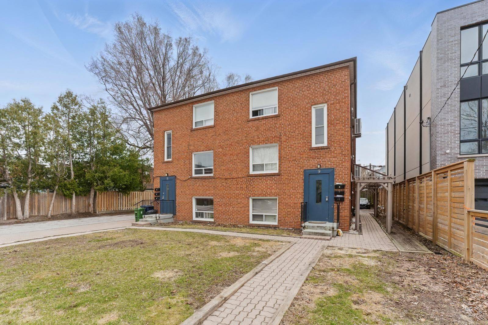 Toronto E03, ON M4C 2X6,9-11 Bracebridge AVE