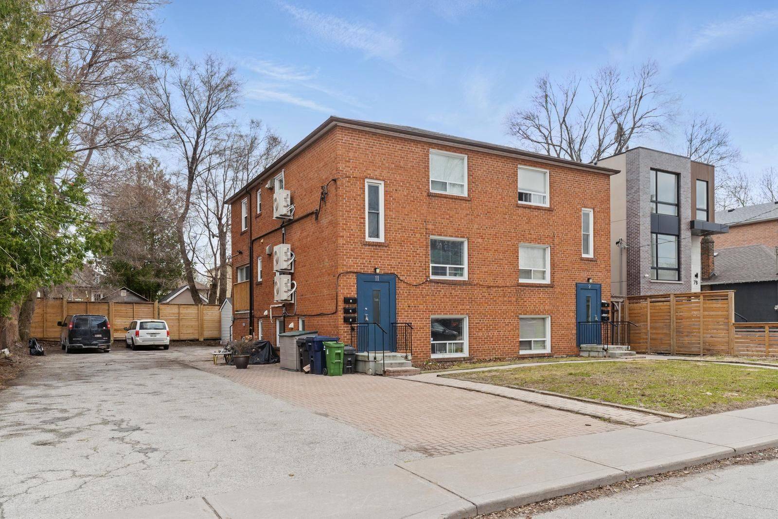 Toronto E03, ON M4C 2X6,9-11 Bracebridge AVE