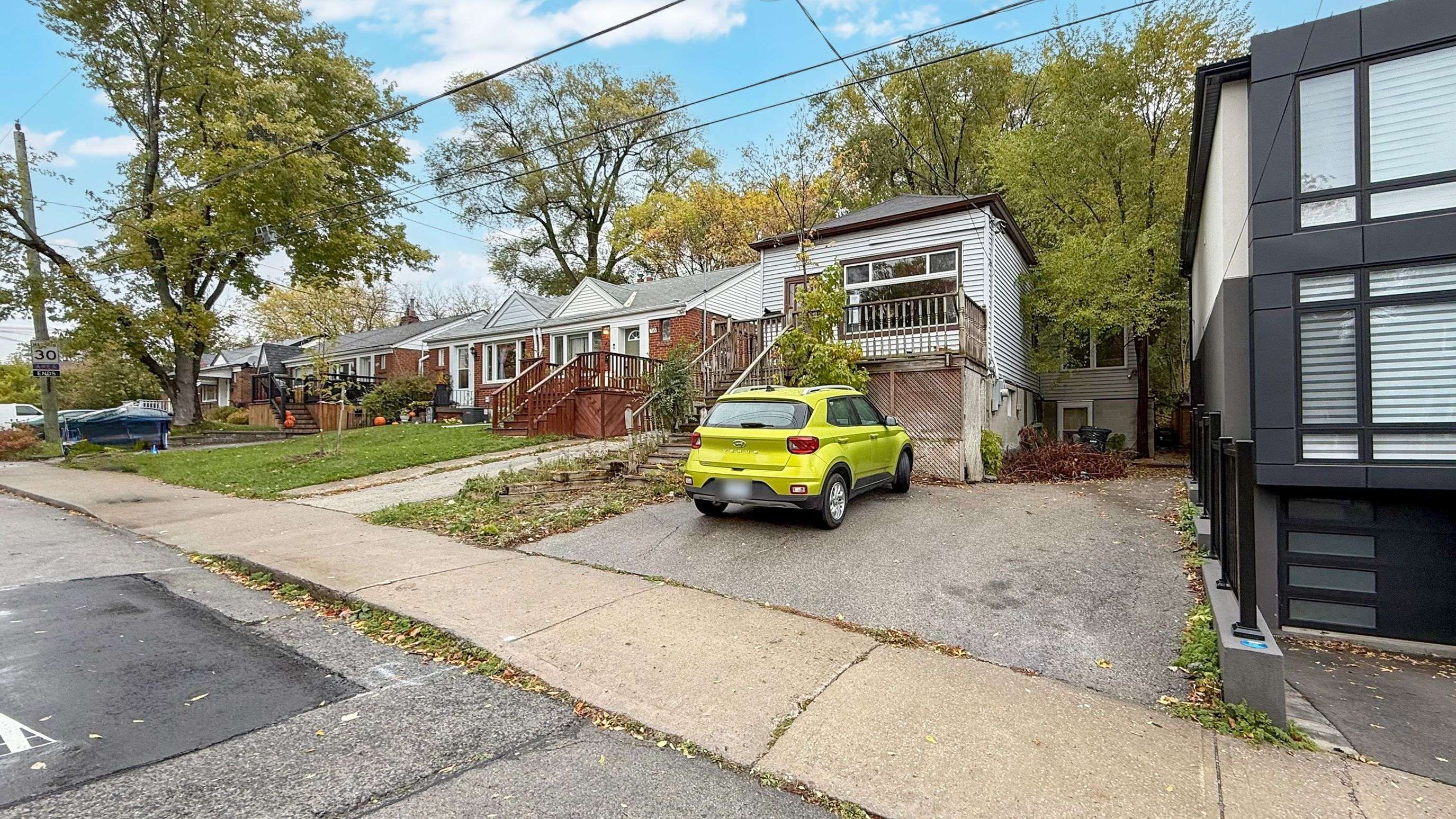 Toronto E06, ON M1N 3G6,143 Kalmar AVE