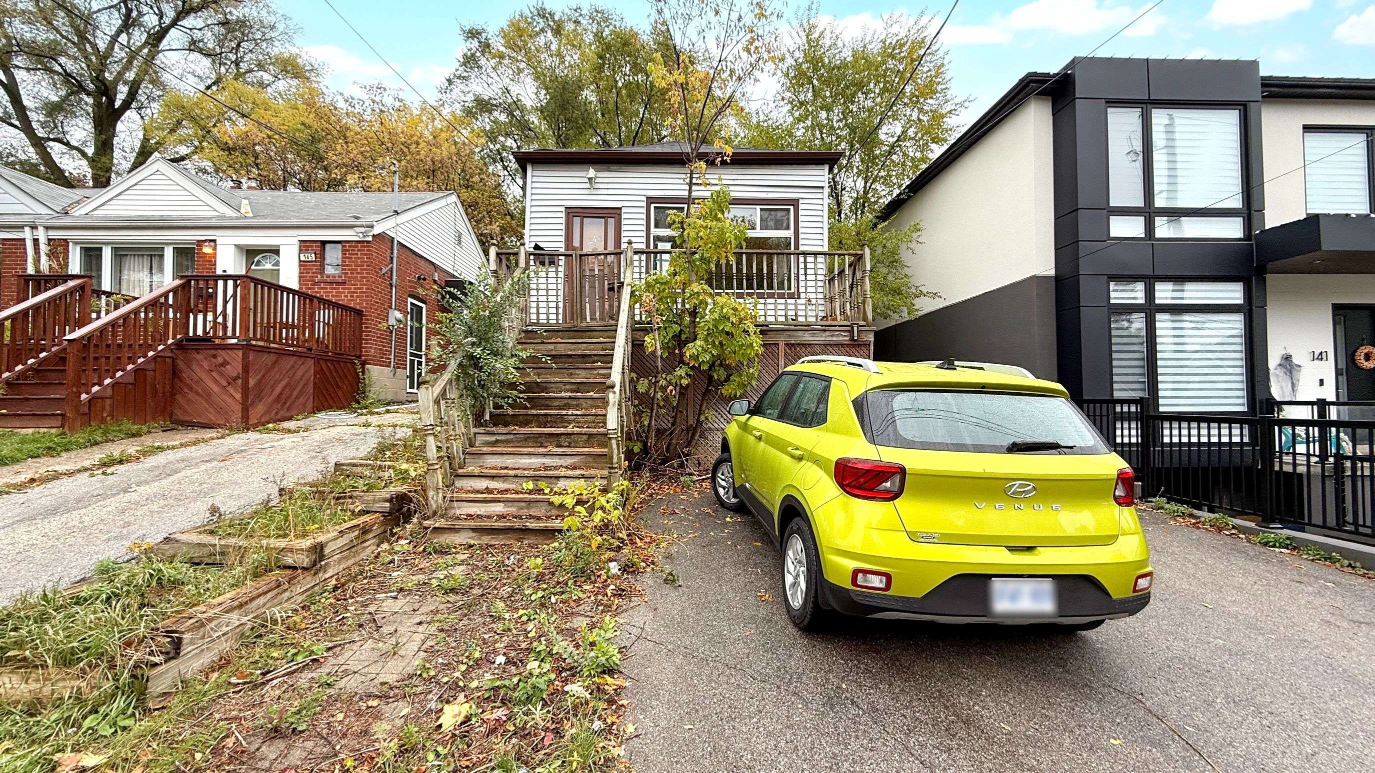 Toronto E06, ON M1N 3G6,143 Kalmar AVE