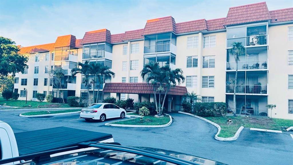 Lauderhill, FL 33319,4170 Inverrary Dr #105