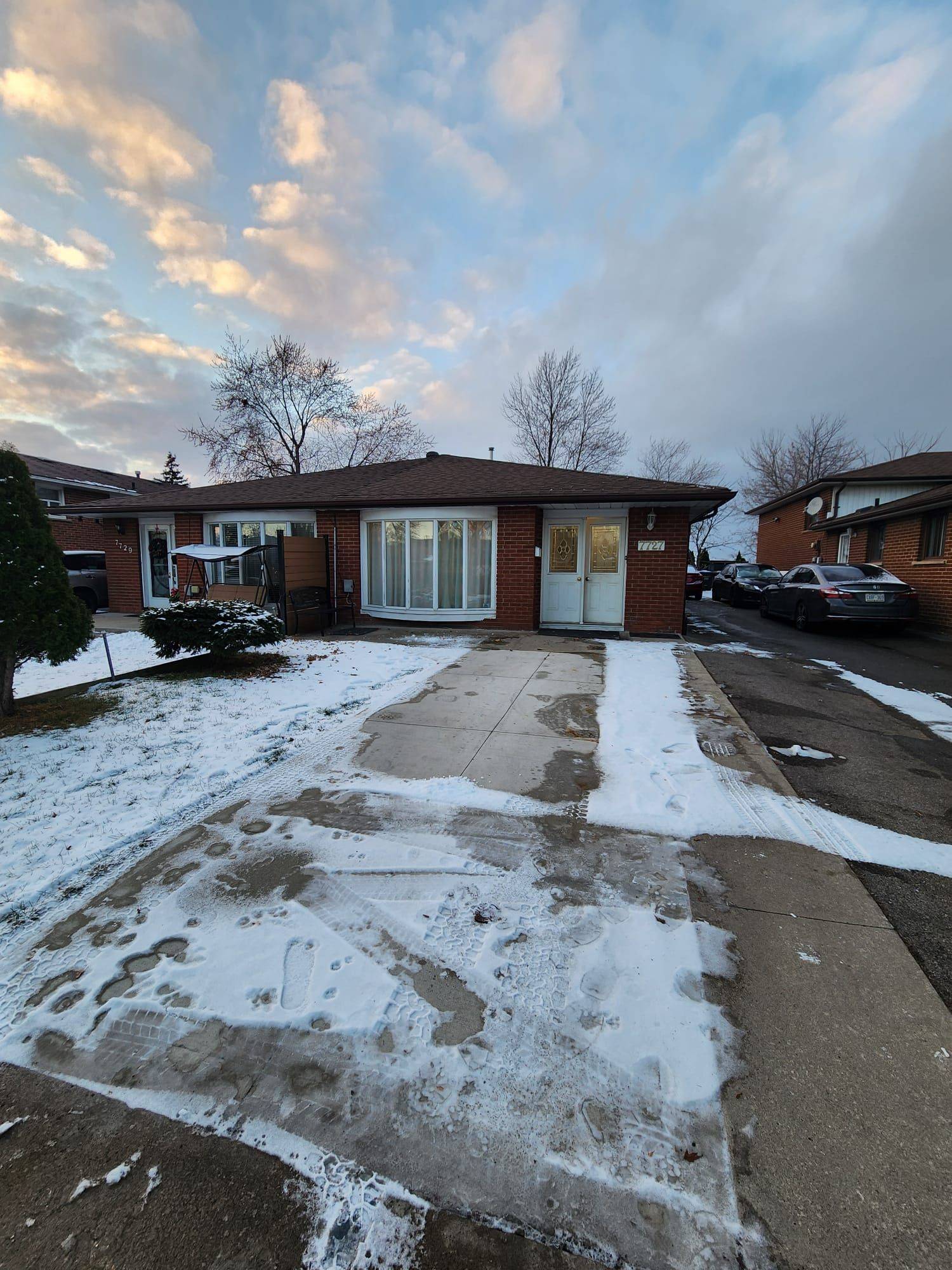 Mississauga, ON L4T 3L9,7727 Kittridge DR