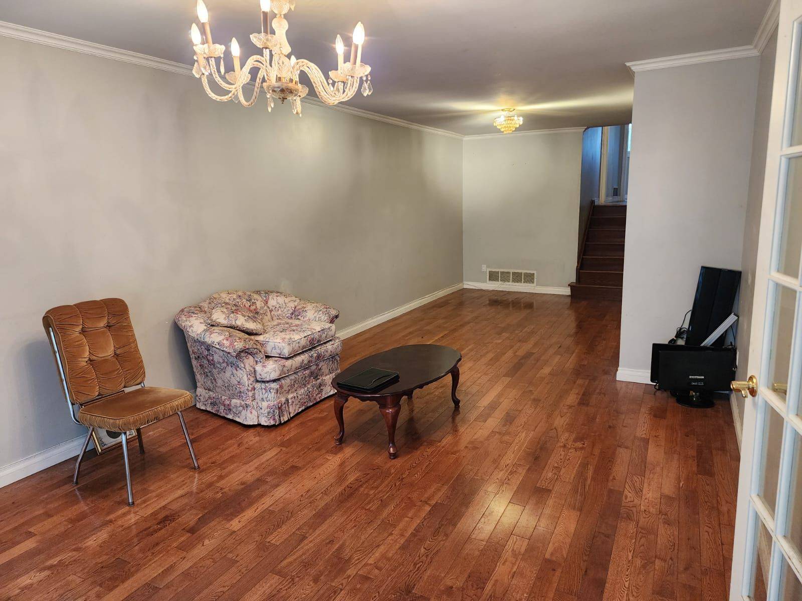 Mississauga, ON L4T 3L9,7727 Kittridge DR