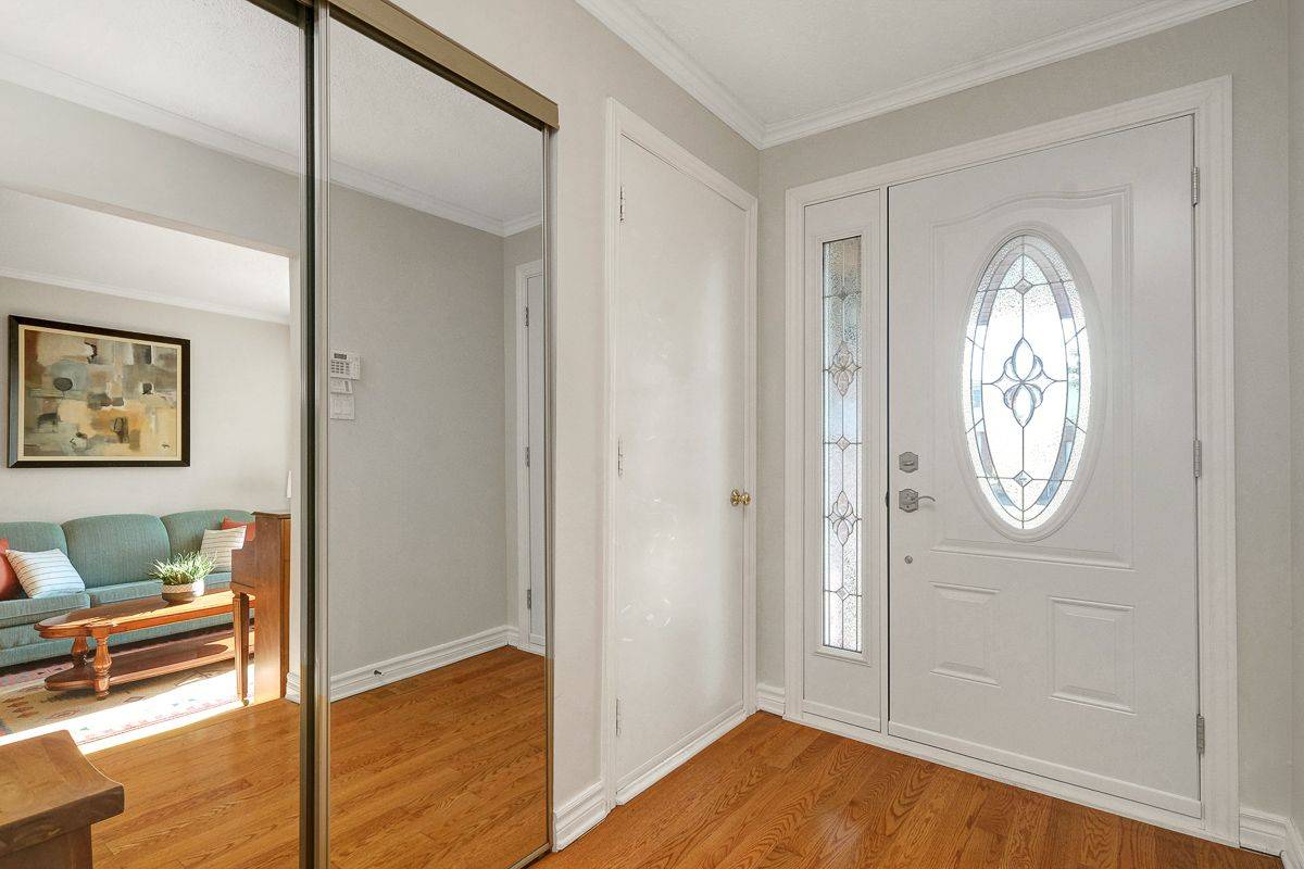 Barrhaven, ON K2J 2R4,68 Pheasant Run DR