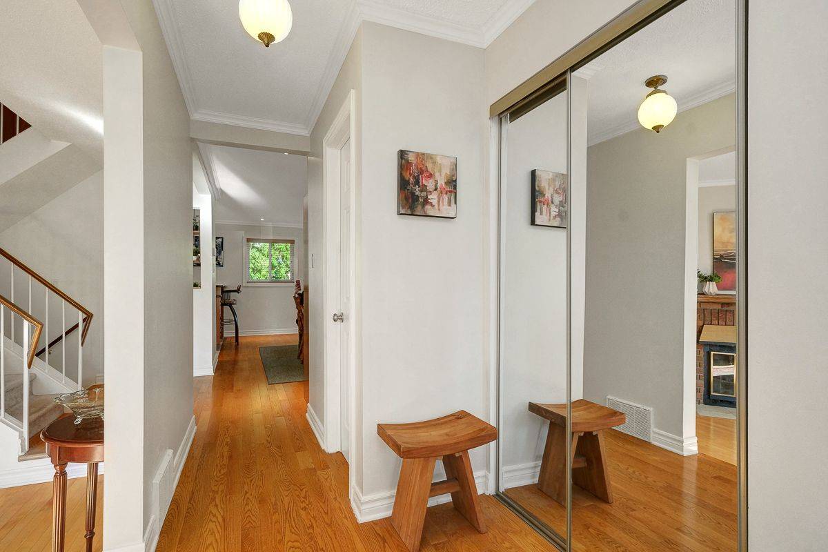 Barrhaven, ON K2J 2R4,68 Pheasant Run DR