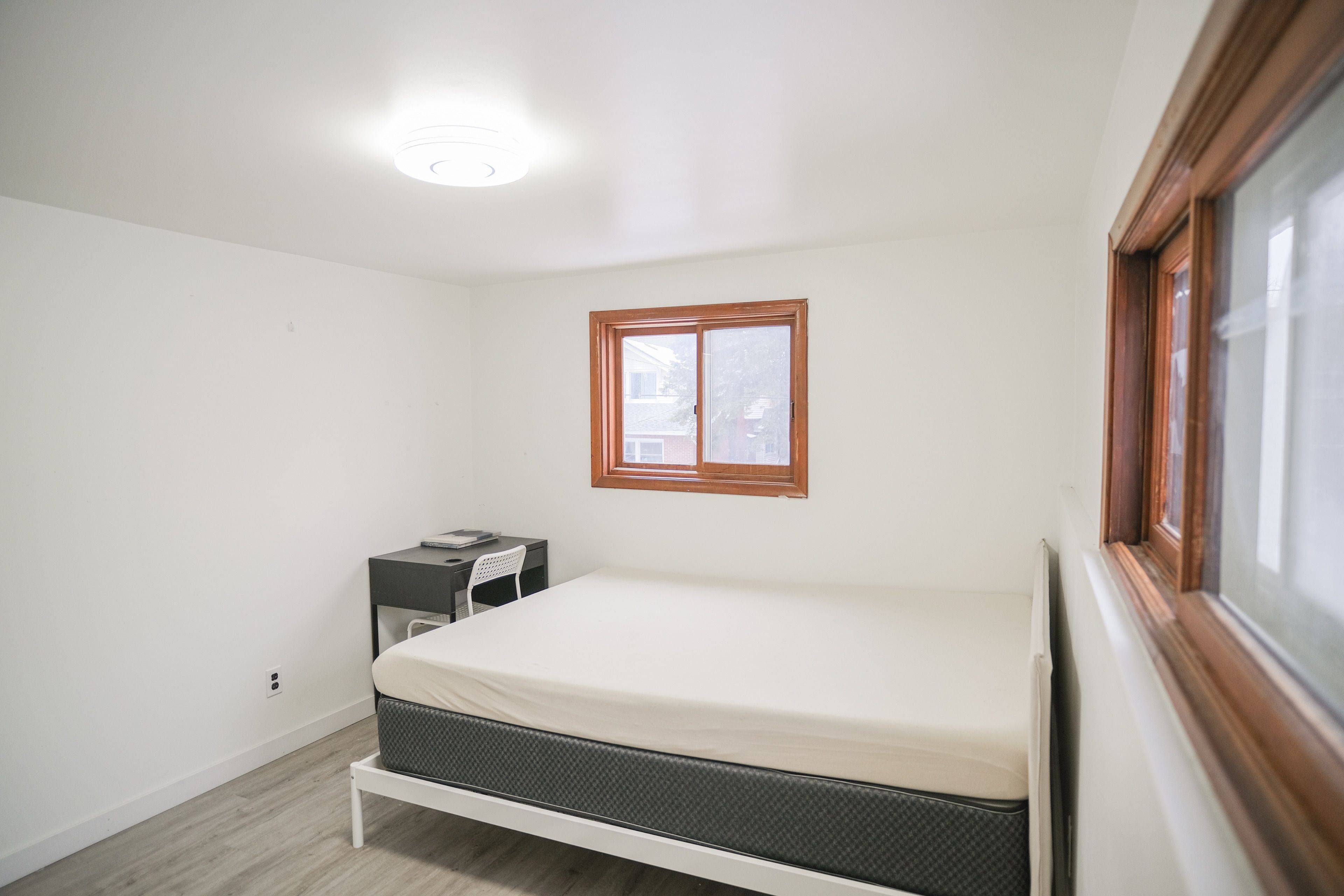 Niagara Falls, ON L2G 1Y4,6156 Barker ST #Upper