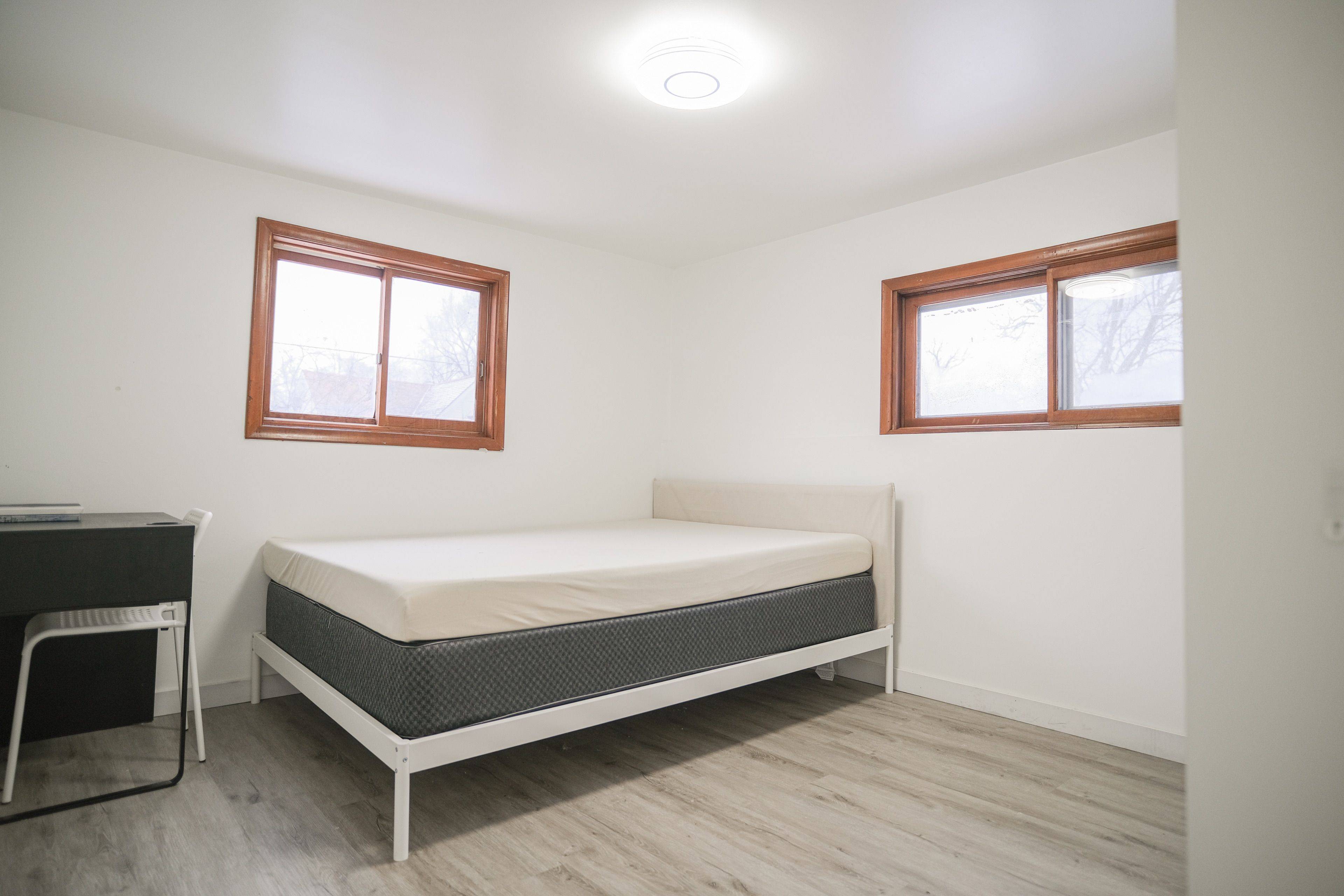 Niagara Falls, ON L2G 1Y4,6156 Barker ST #Upper