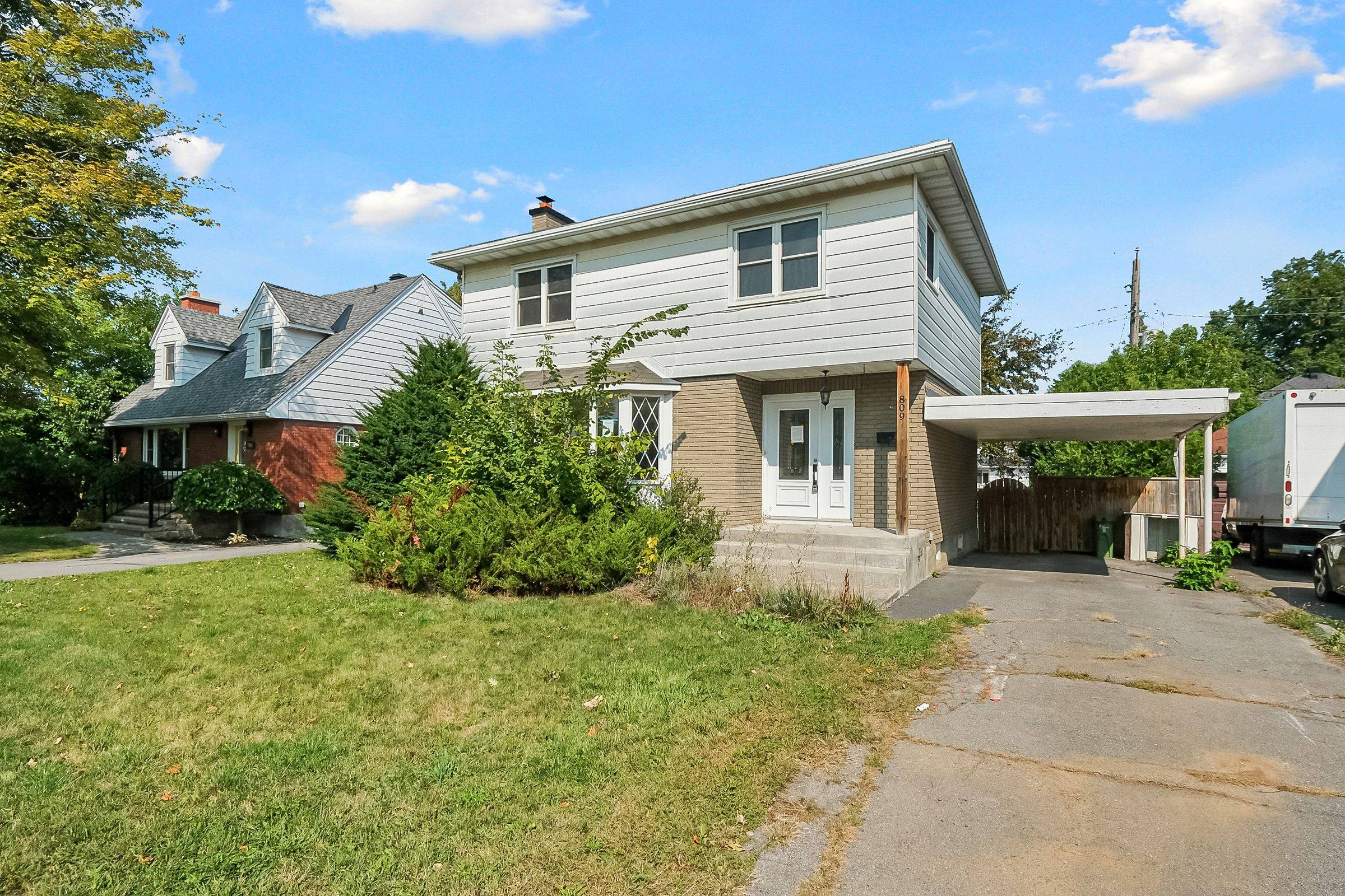 Elmvale Acres And Area, ON K1G 1P2,809 Smyth RD N