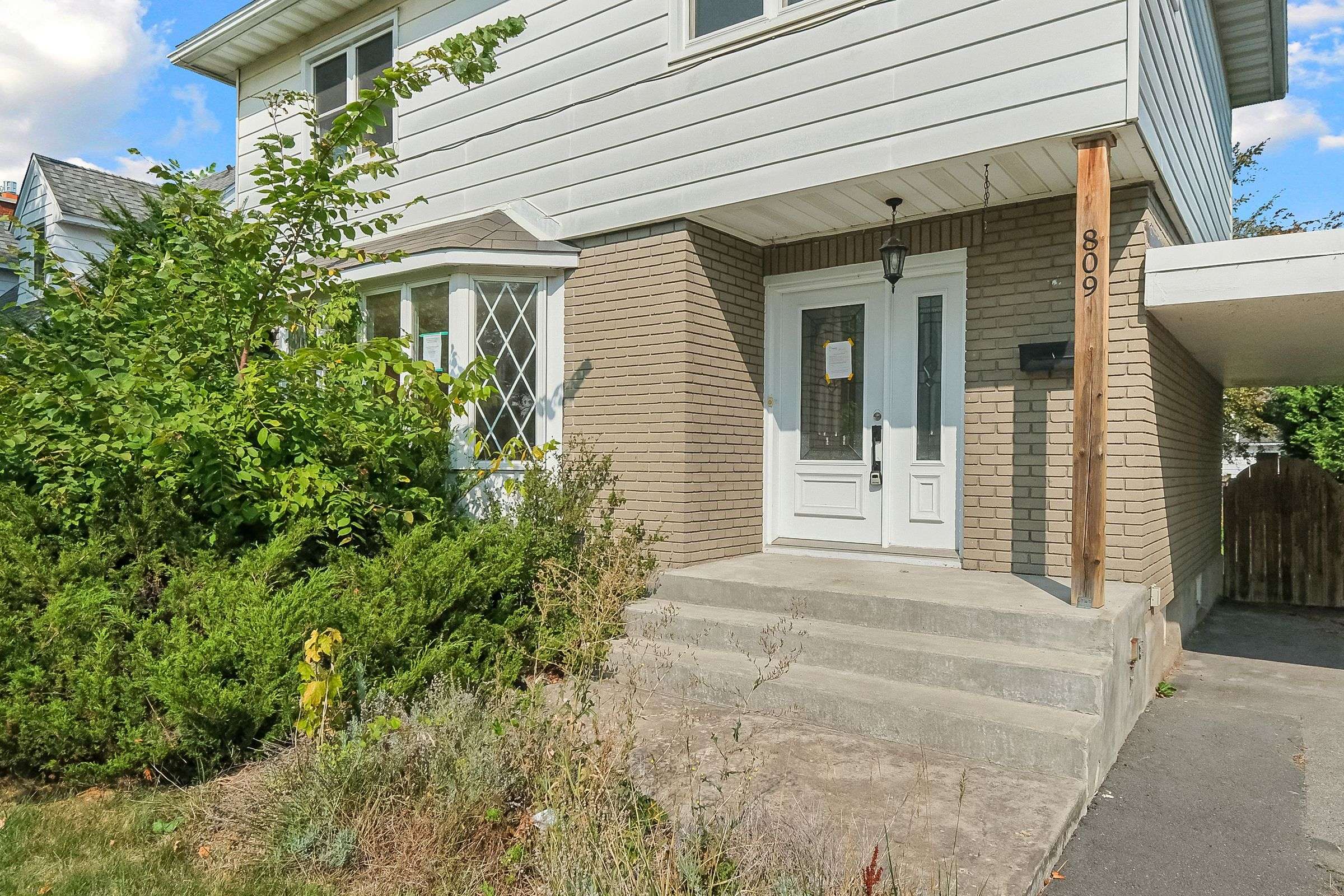 Elmvale Acres And Area, ON K1G 1P2,809 Smyth RD N