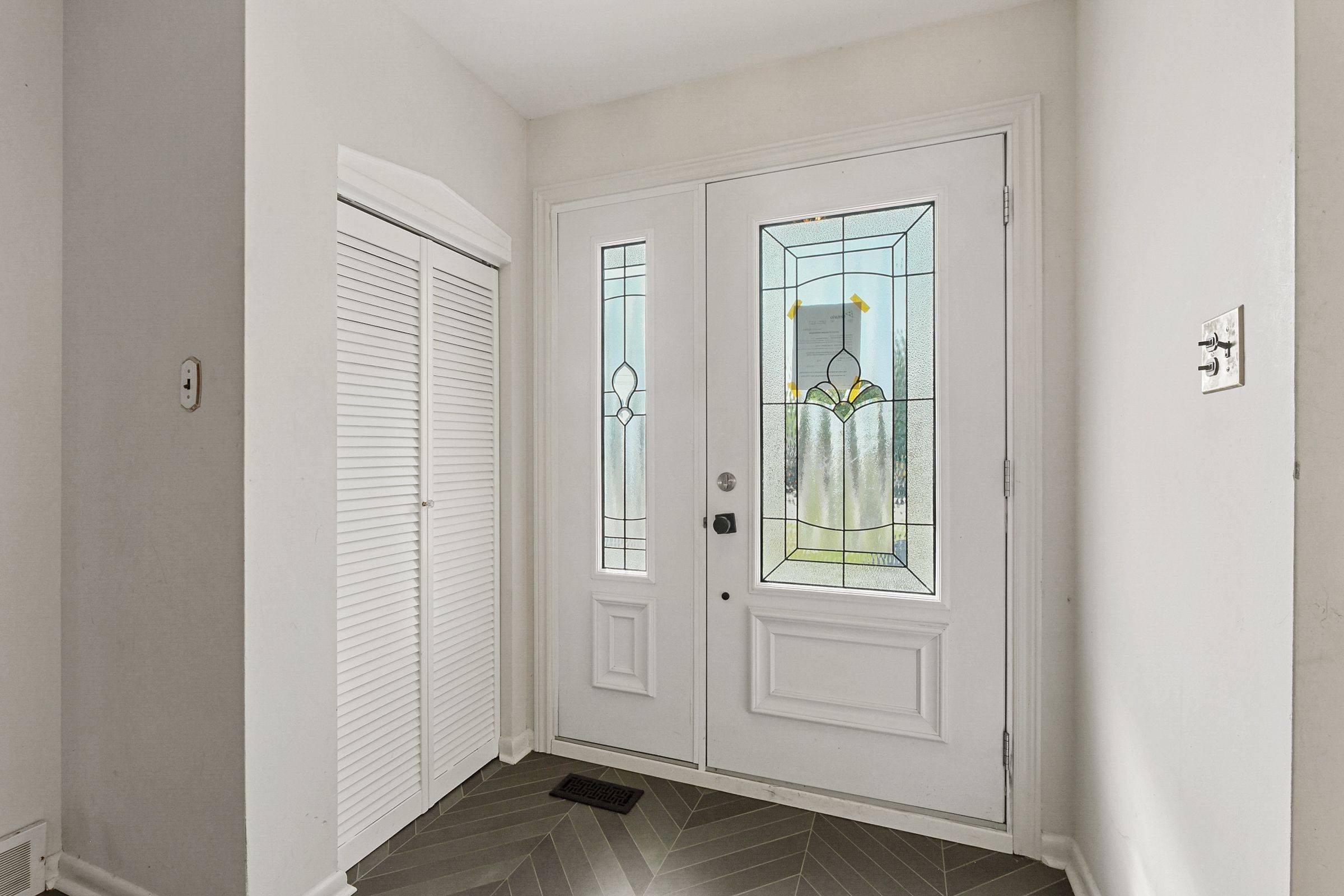 Elmvale Acres And Area, ON K1G 1P2,809 Smyth RD N