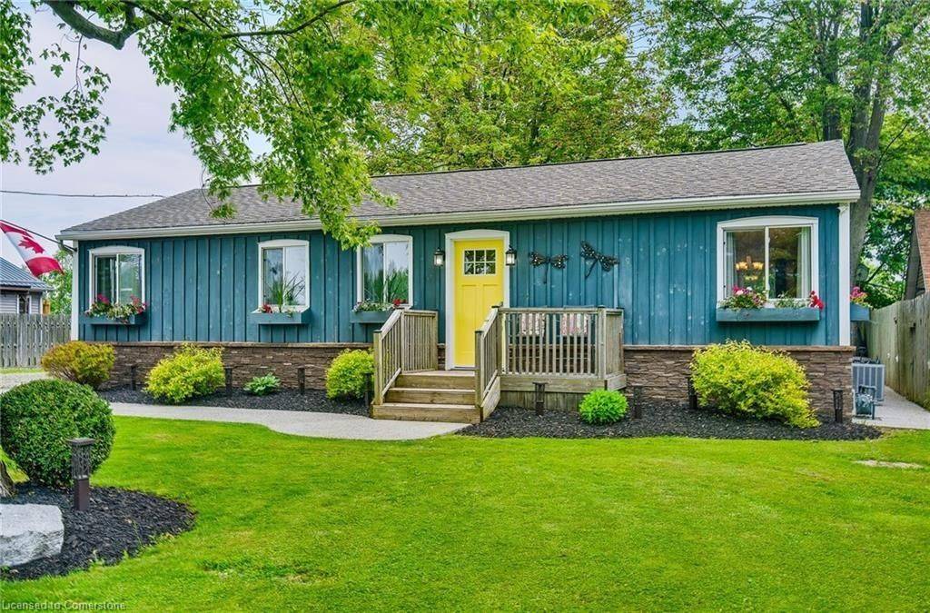 Haldimand, ON N0A 1K0,8 Beach RD