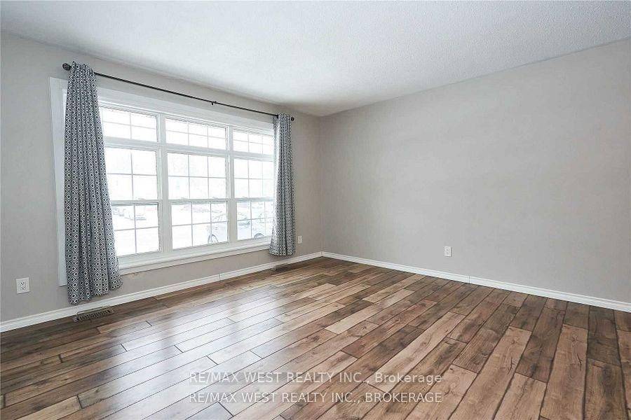 Shelburne, ON L0N 1S4,323 Centre ST