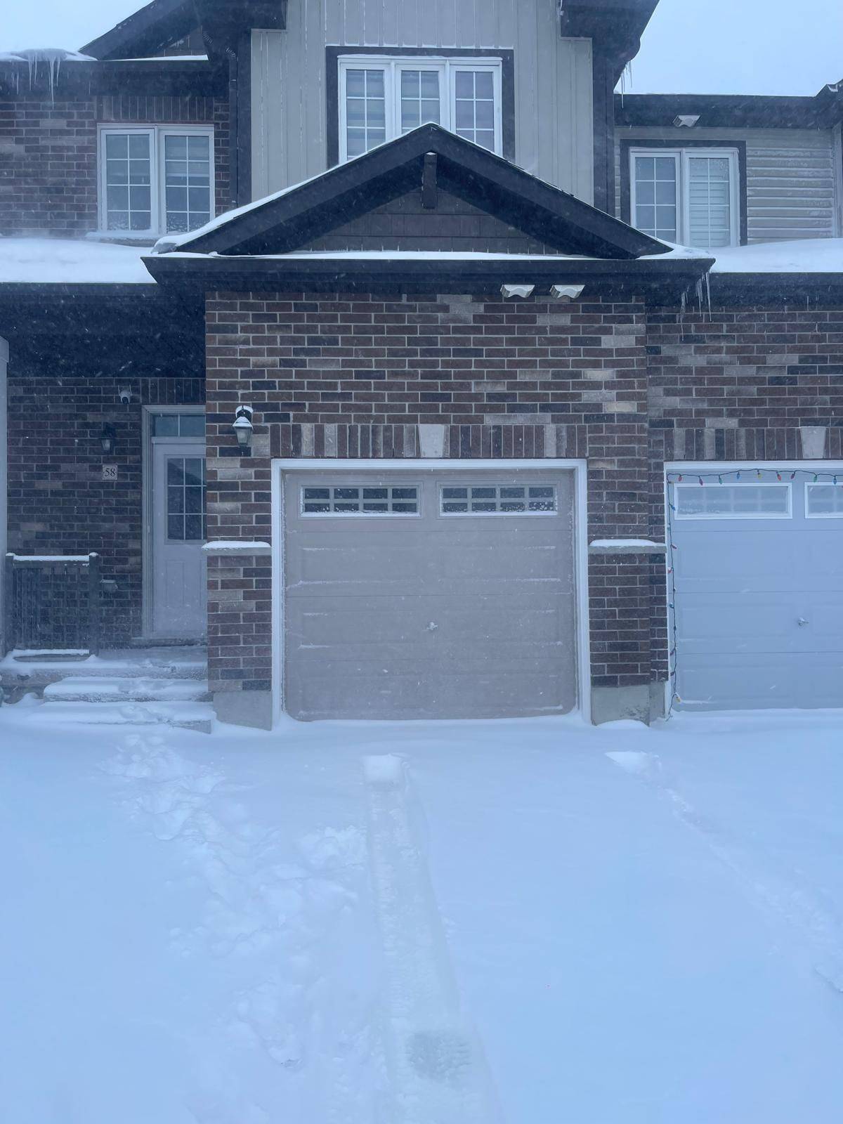 Kitchener, ON N2R 1W6,58 Renfrew ST