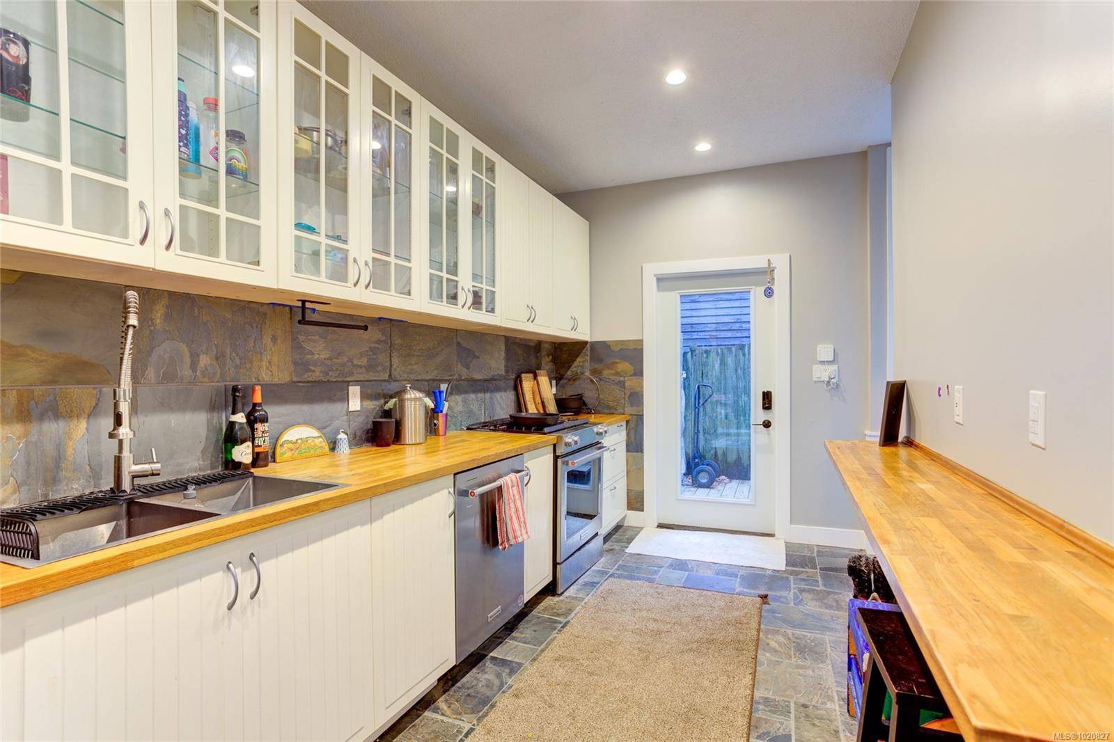 Nanaimo, BC V9T 4M9,4017 Ross Rd