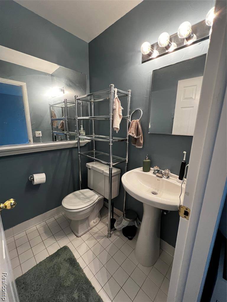 Royal Oak, MI 48073,2400 #202 Parmenter BLVD