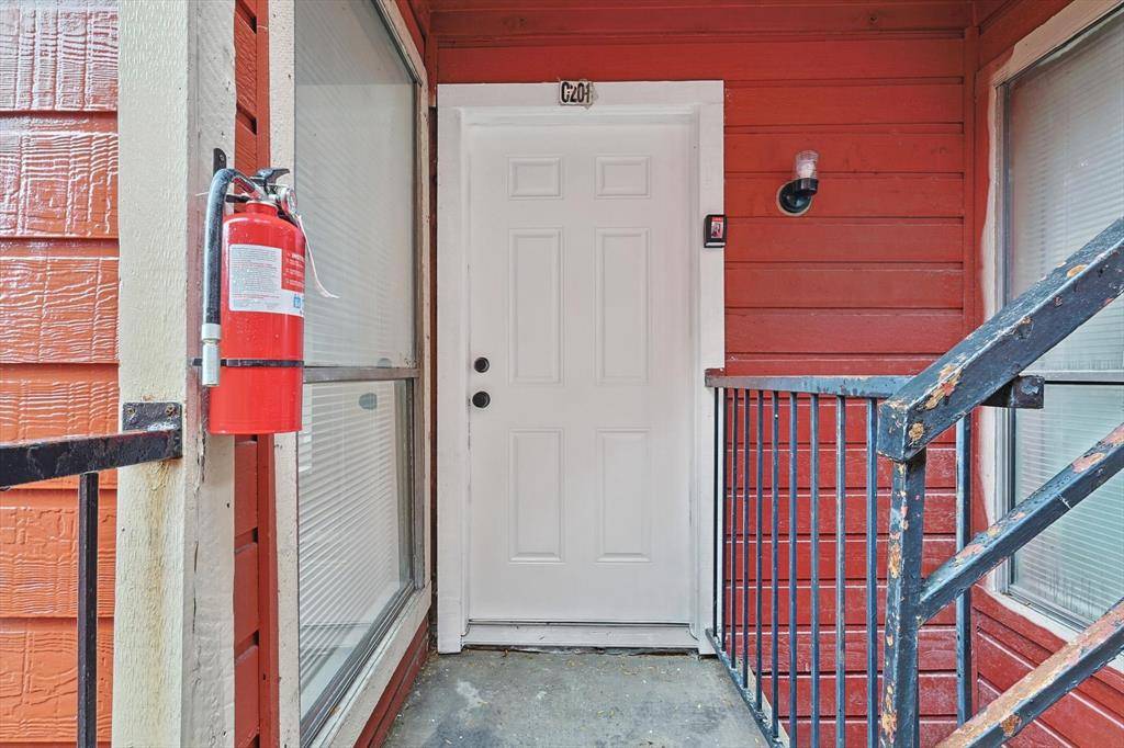 Dallas, TX 75243,9805 Walnut Street #201