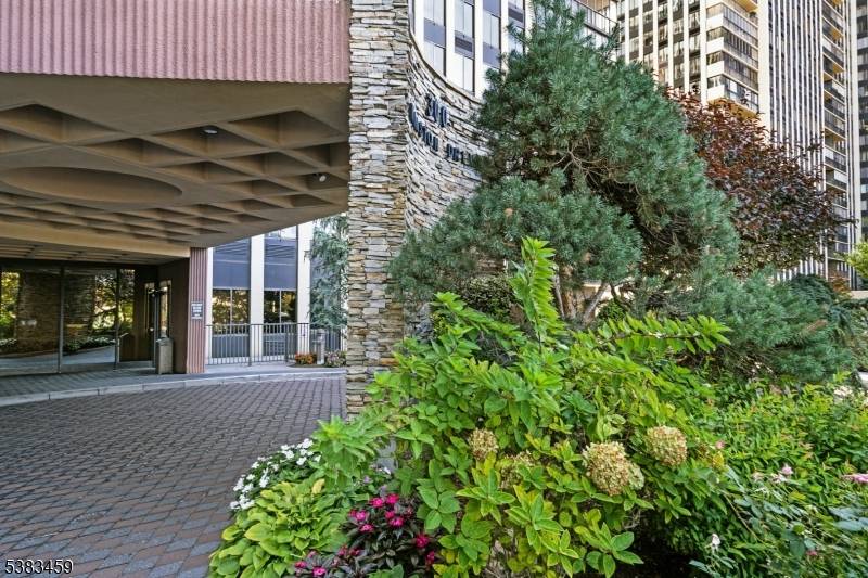 Cliffside Park Boro, NJ 07010,300 Winston Dr-C0101 #101