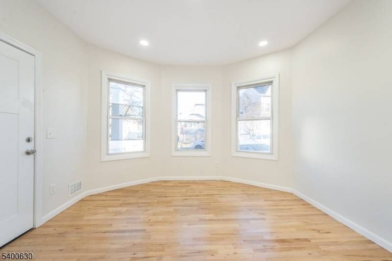 Paterson City, NJ 07513,1022 E 22Nd St