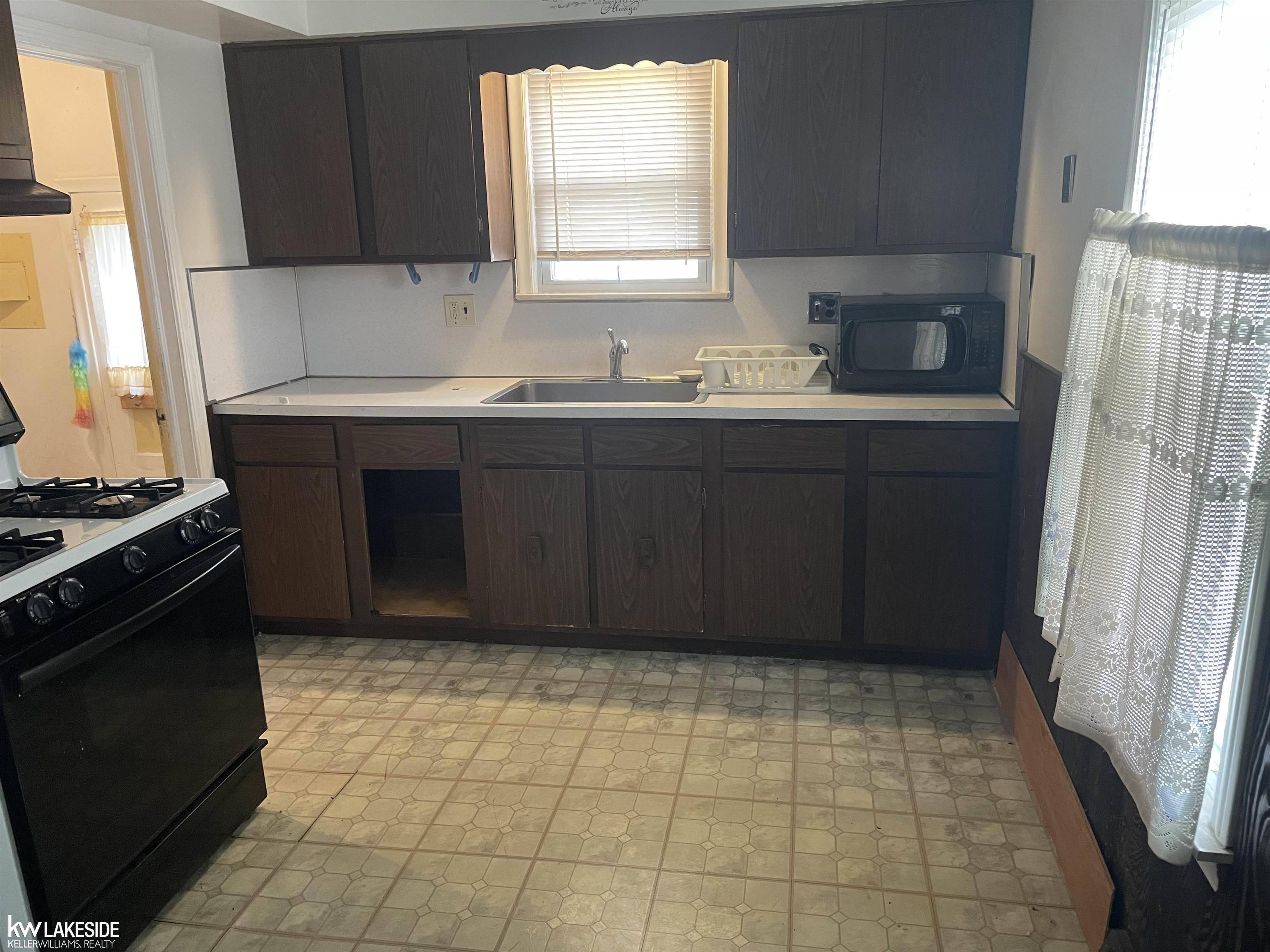 Roseville, MI 48066,28919 Essex ST