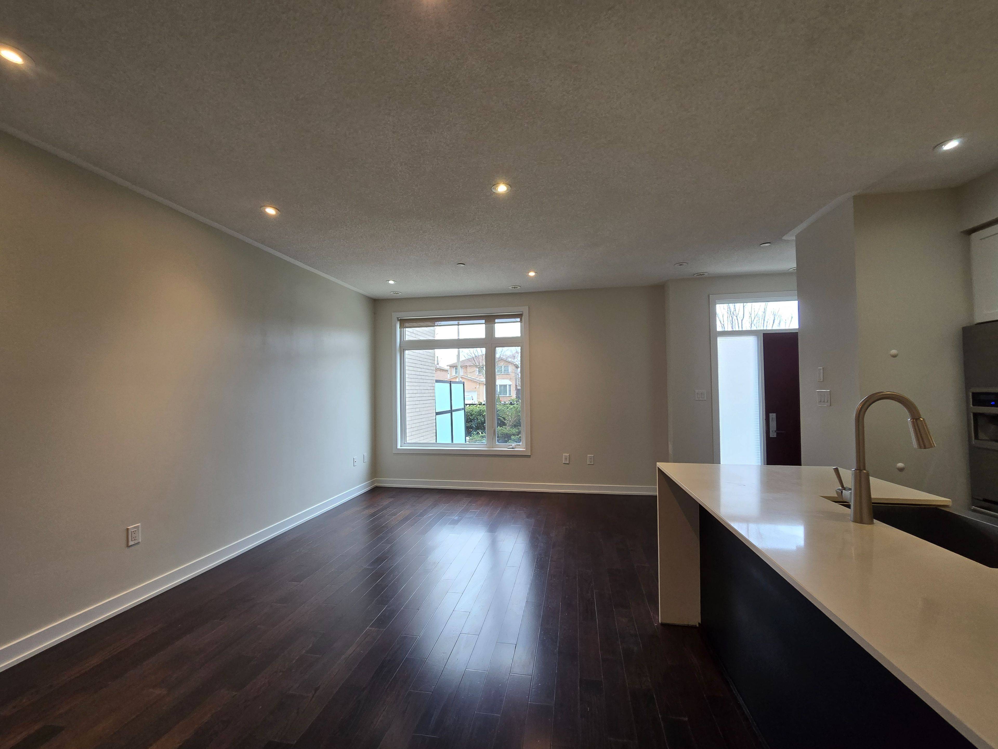 Mississauga, ON L5B 0K2,4080 Parkside Village DR #8