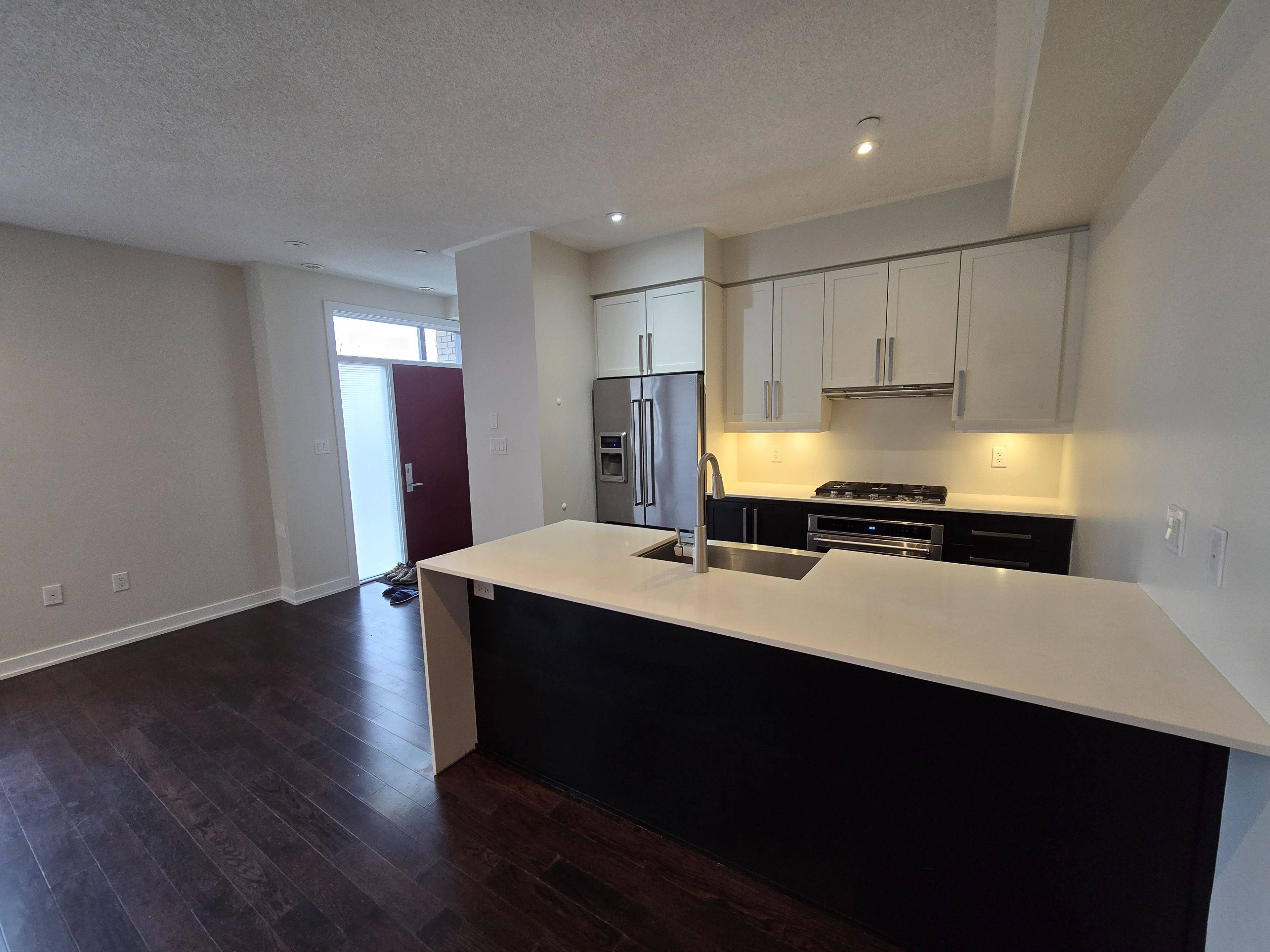 Mississauga, ON L5B 0K2,4080 Parkside Village DR #8