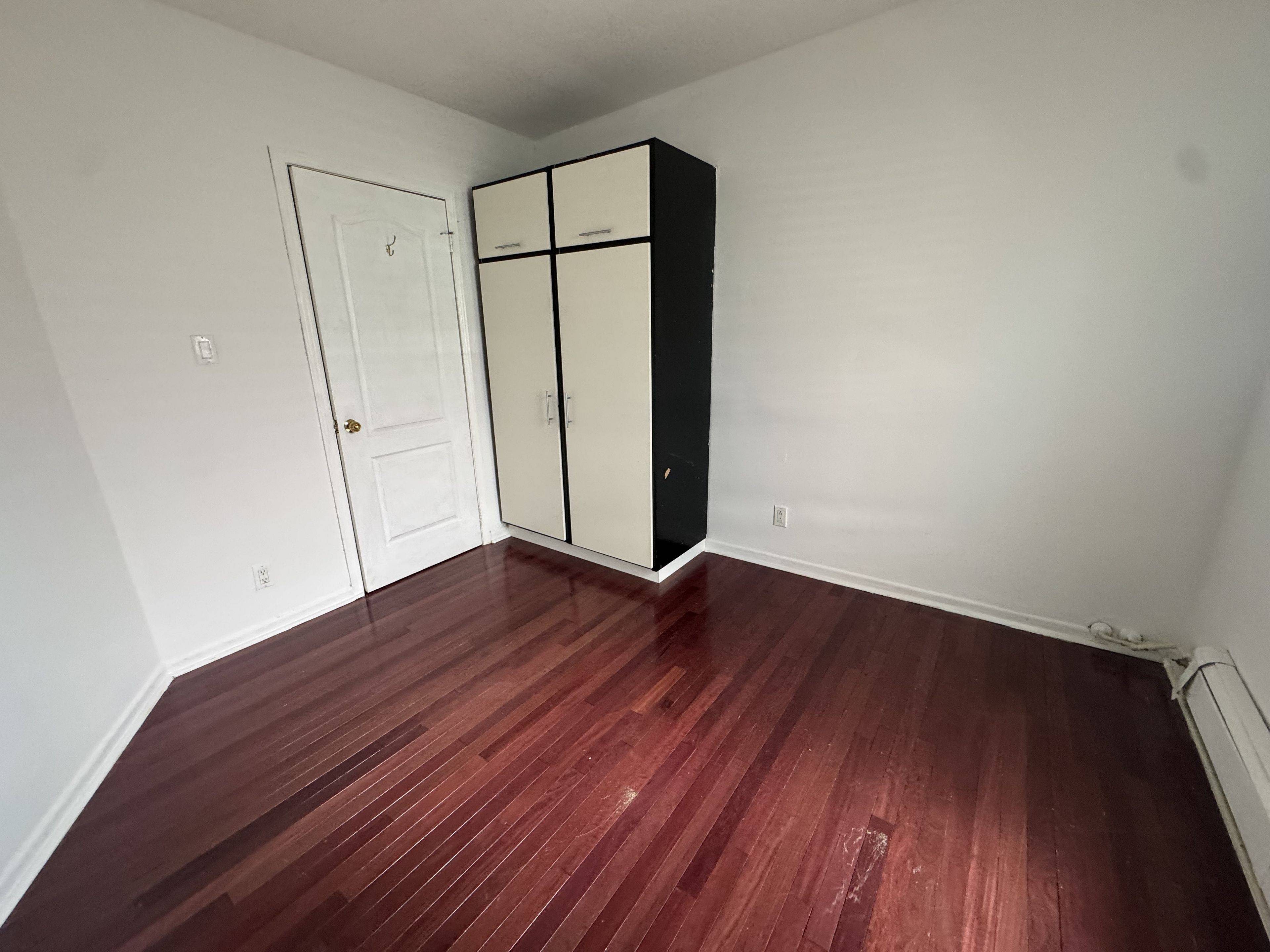 Toronto W02, ON M6P 1N1,22 Brad ST ##4