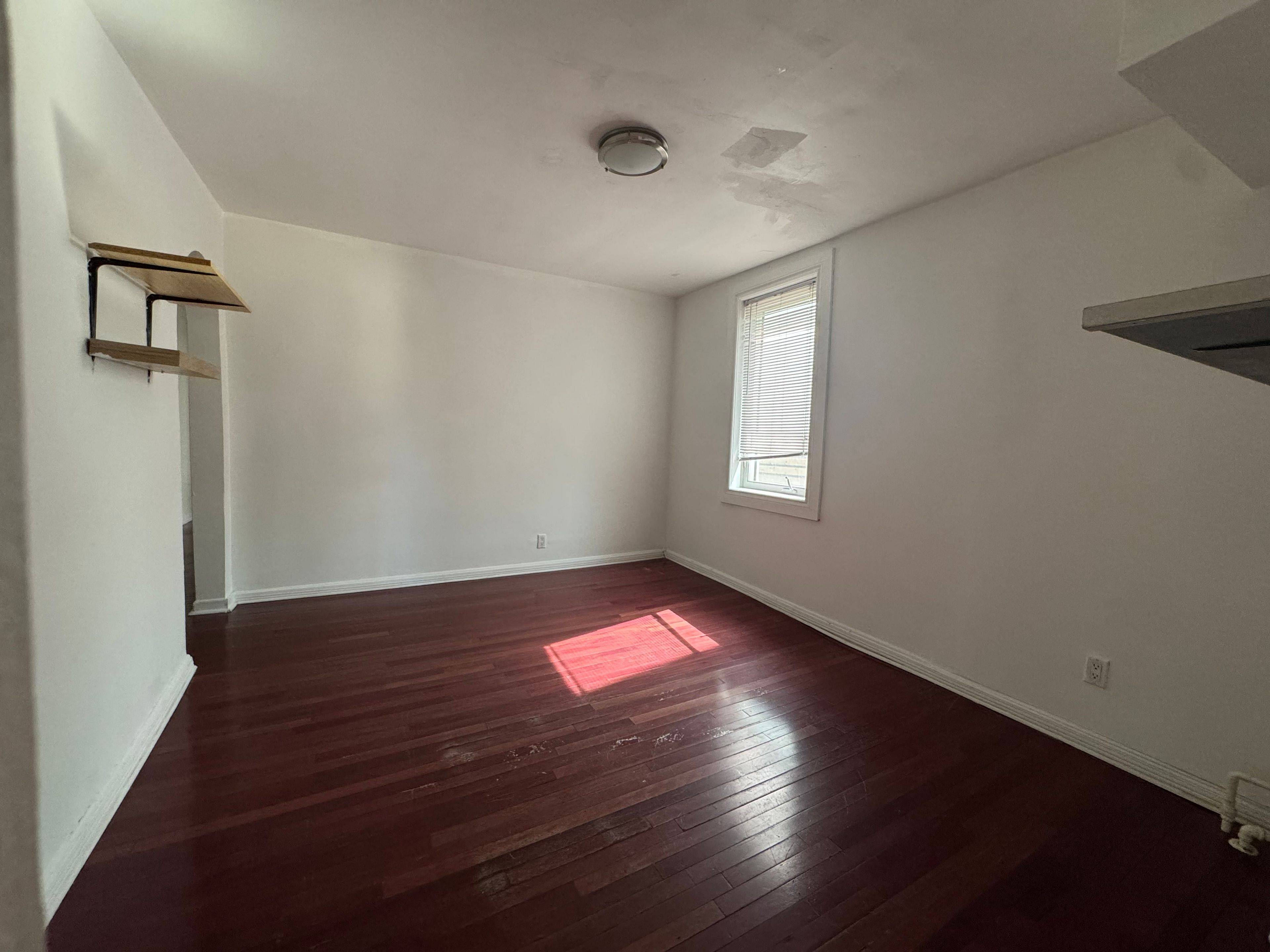 Toronto W02, ON M6P 1N1,22 Brad ST ##6