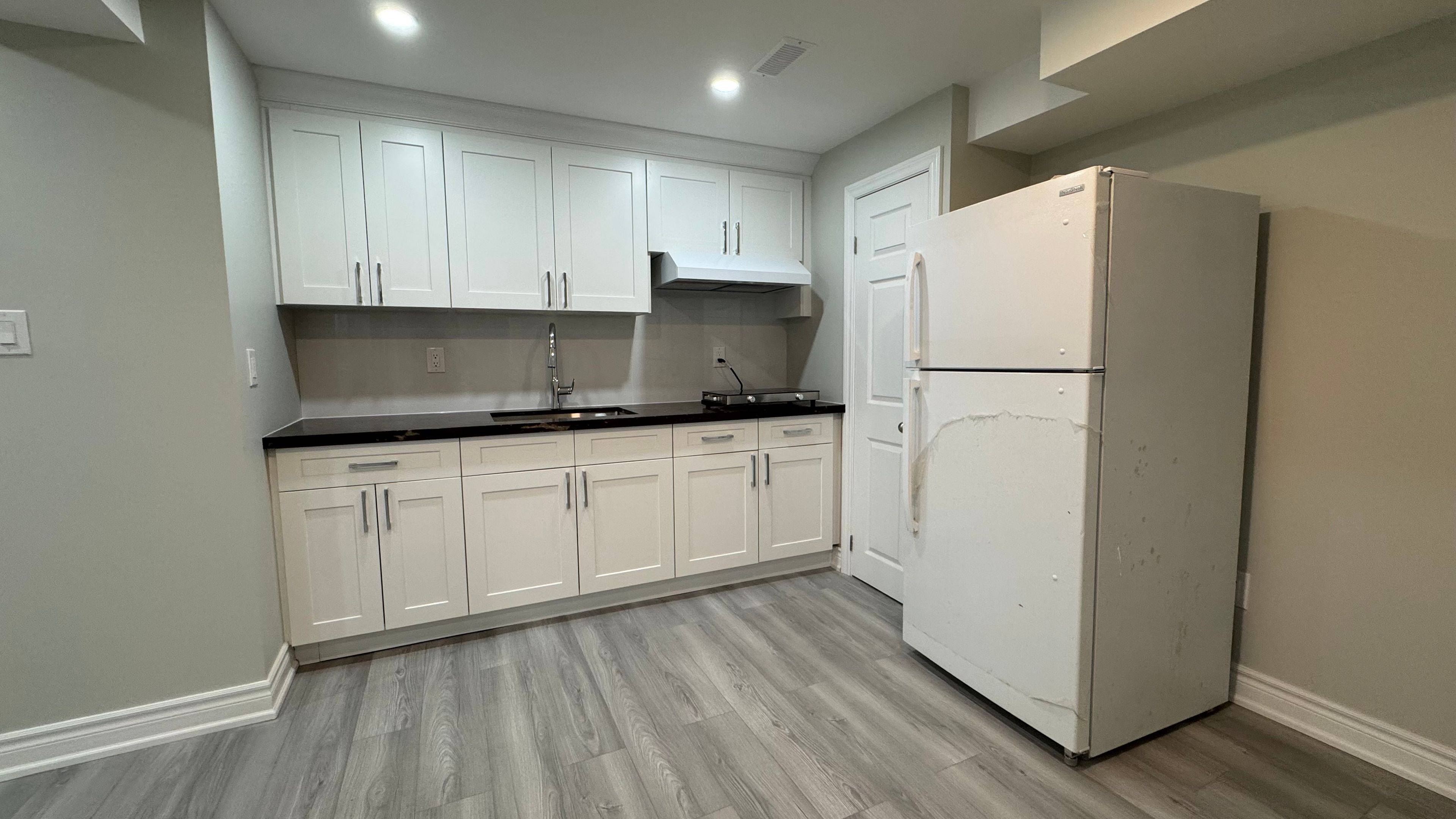 Mississauga, ON L5M 3Z4,1686 Summergrove CRES #Bsmt 1BD