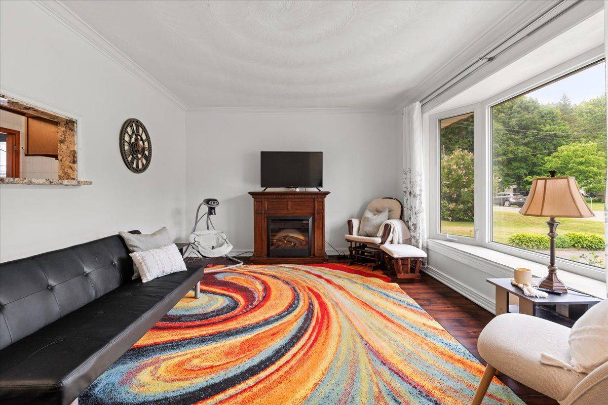 Quinte West, ON K8V 0M3,29 Barry RD