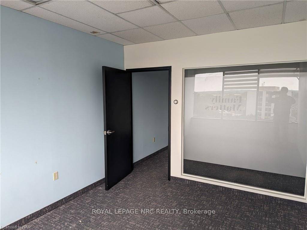 St. Catharines, ON L2R 7E1,43 Church ST W #702