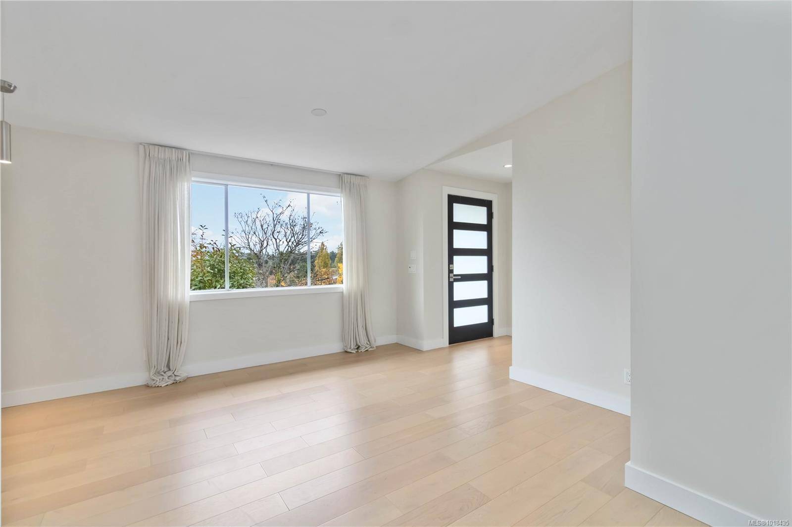 Saanich, BC V8Y 2E4,4882 Lochside Dr