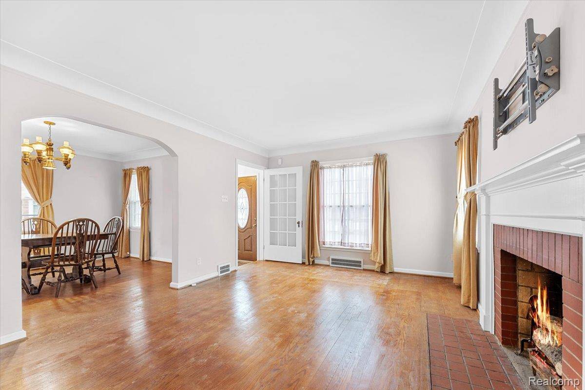 Dearborn, MI 48128,909 N Highland ST