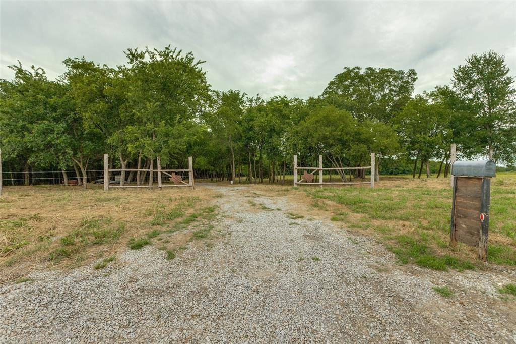 3805 County Road 3805, Wolfe City, TX 75496