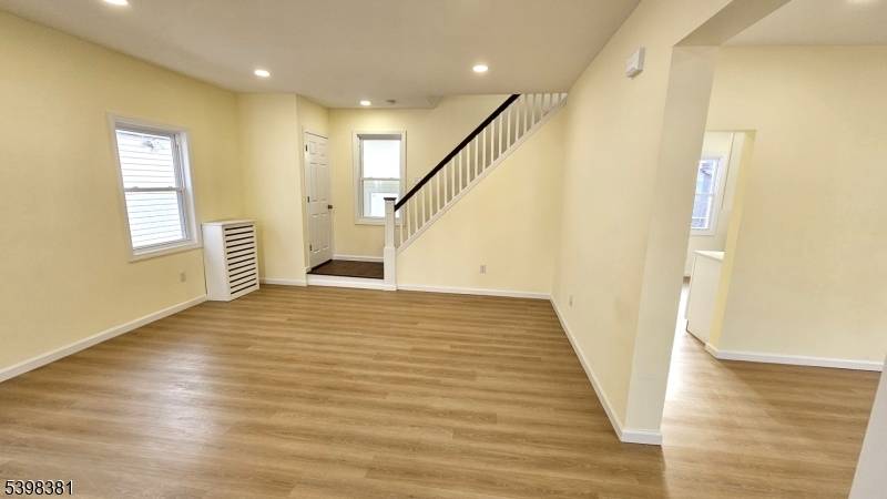 Newark City, NJ 07104,8 Tiffany Blvd