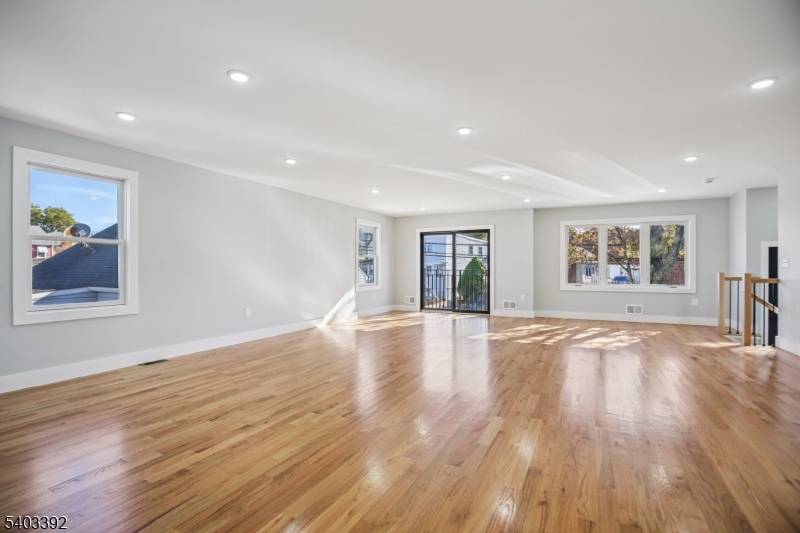 Kearny Town, NJ 07032,91 Maple St