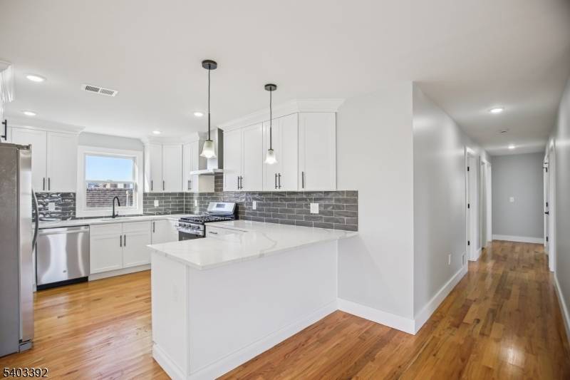 Kearny Town, NJ 07032,91 Maple St