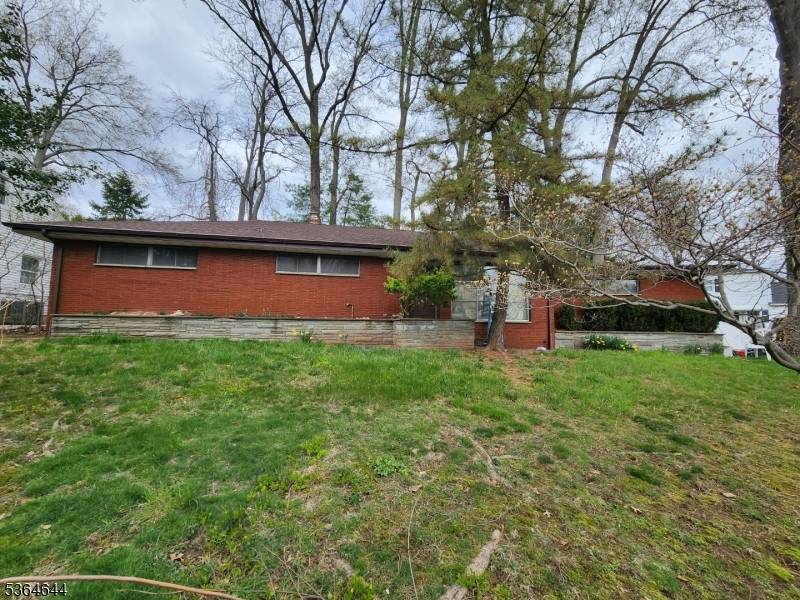 Cranford Twp., NJ 07016,10 Shawnee Rd