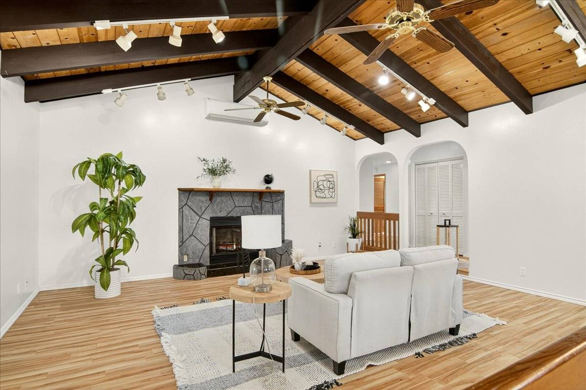 Hilo, HI 96720,1317 KUMUWAINA PL