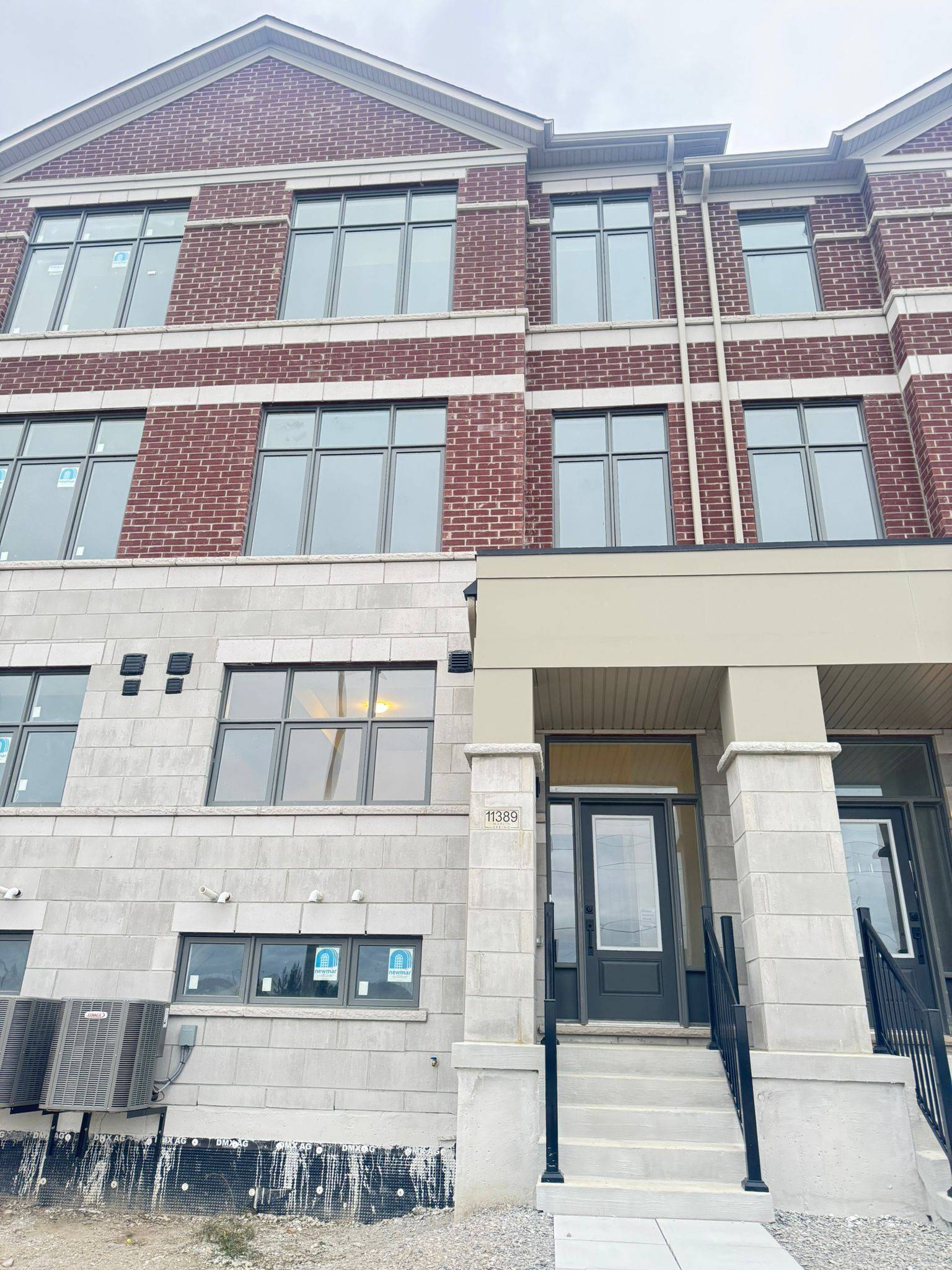 Richmond Hill, ON L4S 0P3,11389 Leslie ST