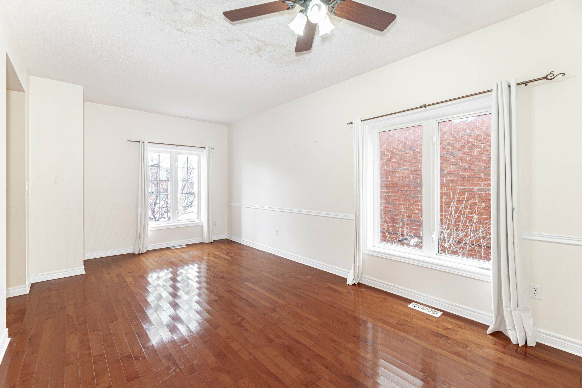 Burlington, ON L7L 7K9,2341 Vanessa DR