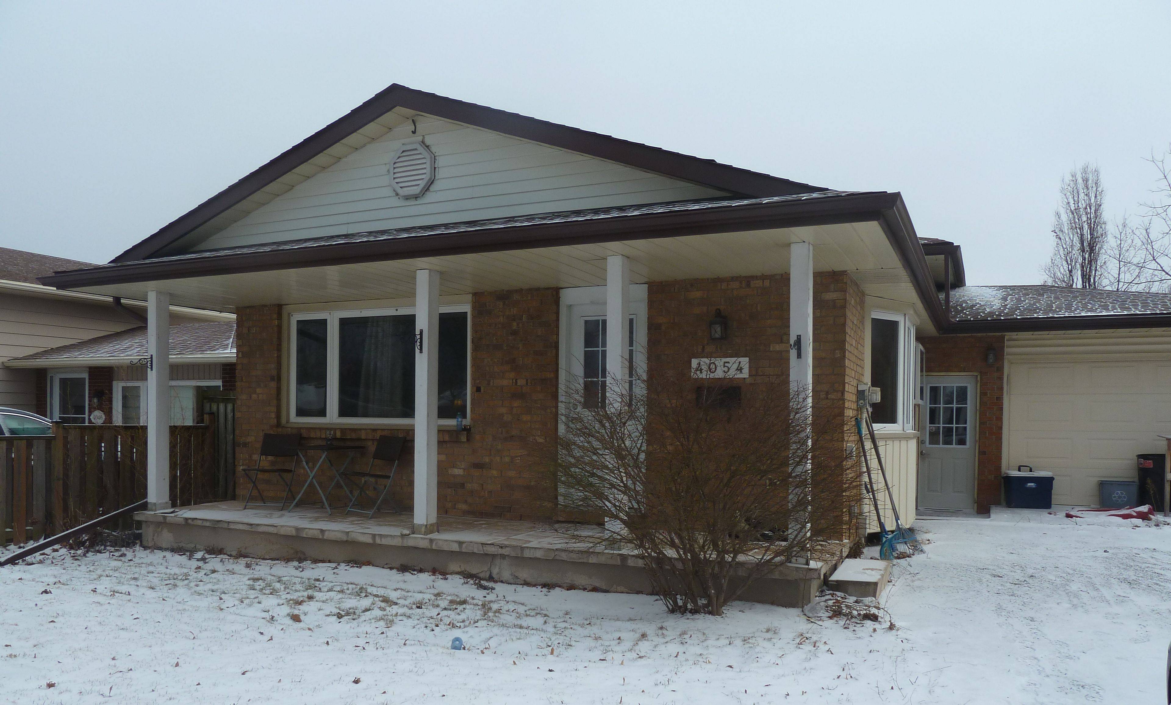 Niagara Falls, ON L2H 2B3,4054 Brookdale DR